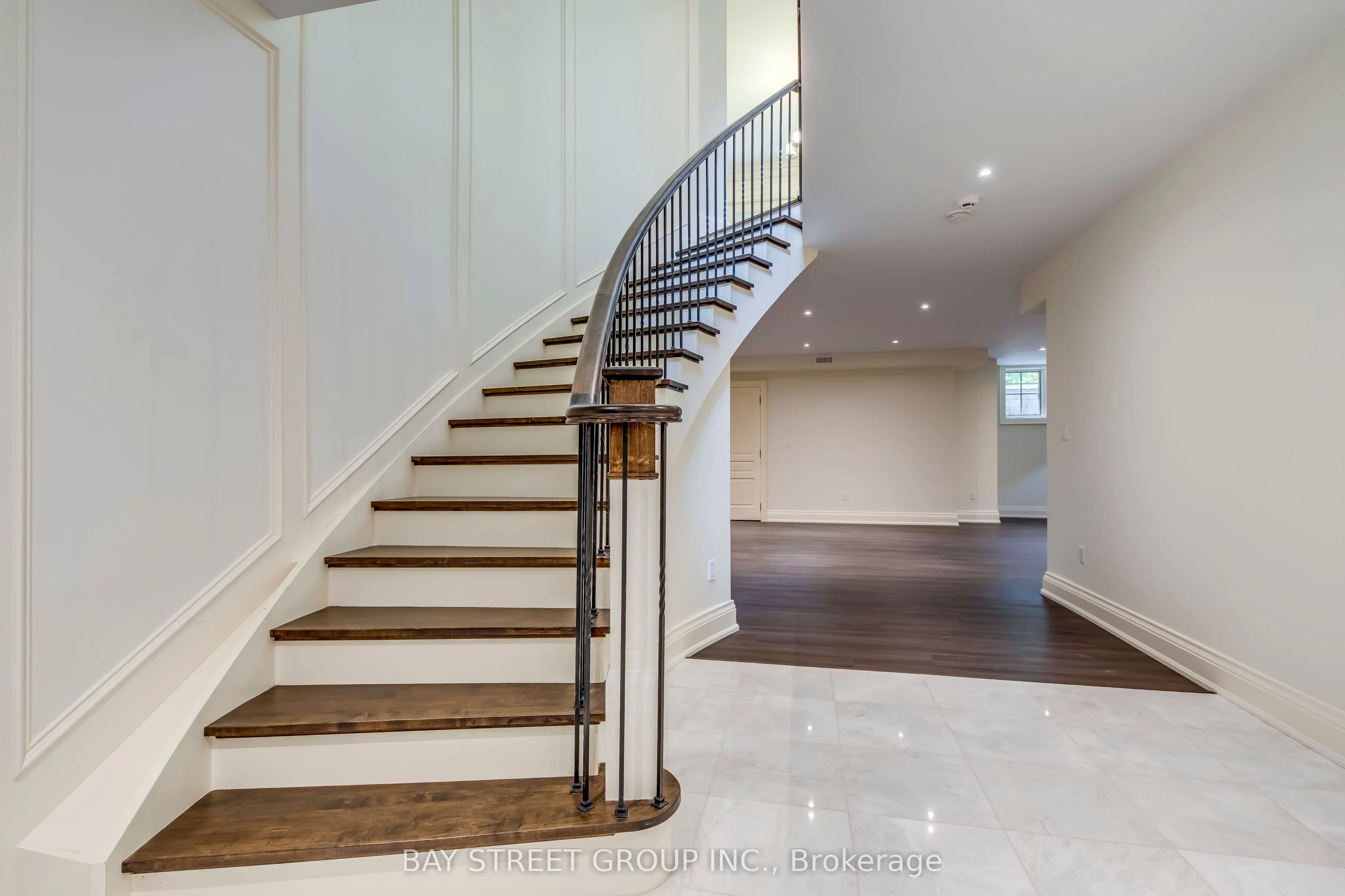 1031 Lakeshore Road W