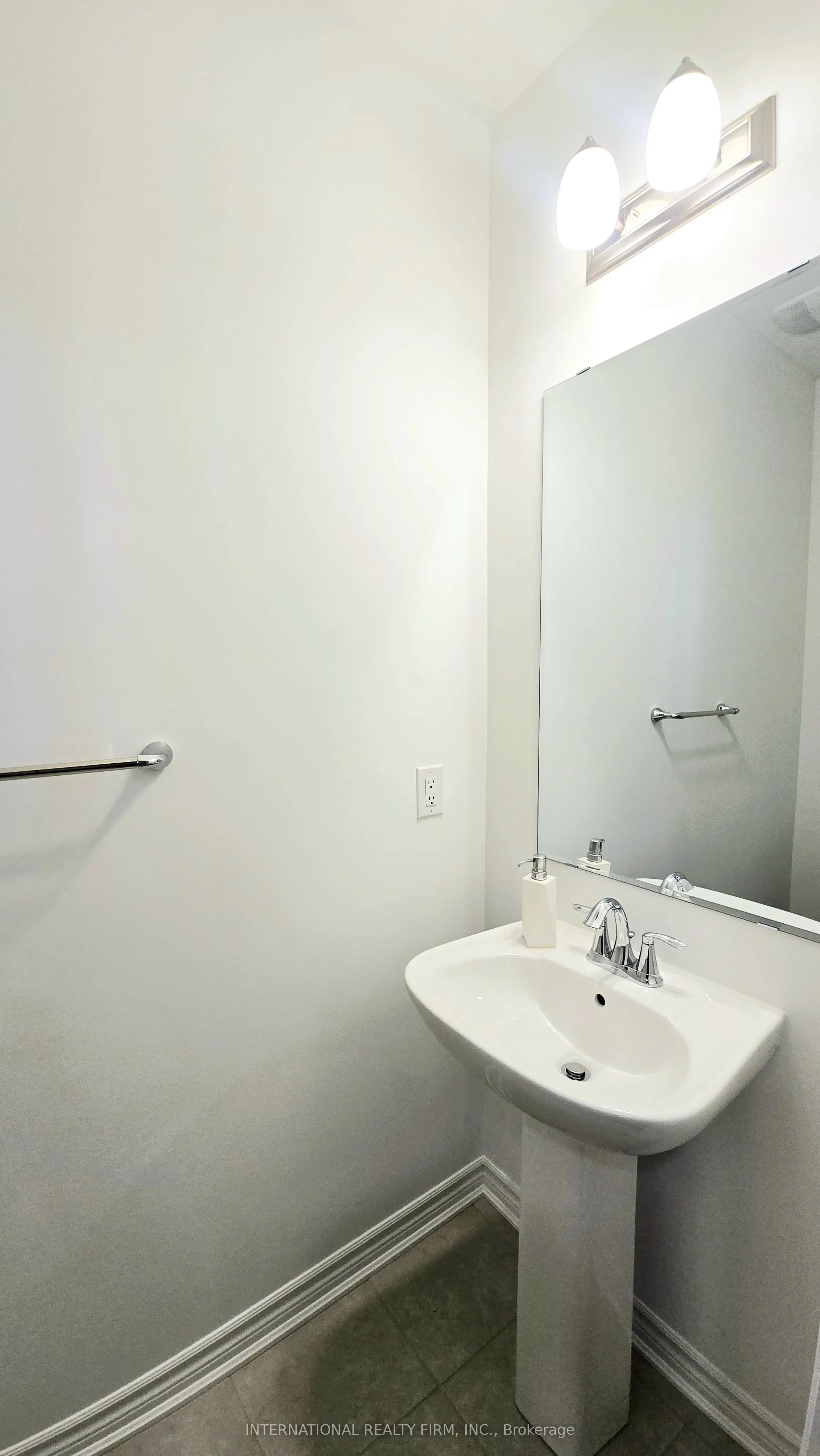 3163 MEADOWRIDGE Drive E