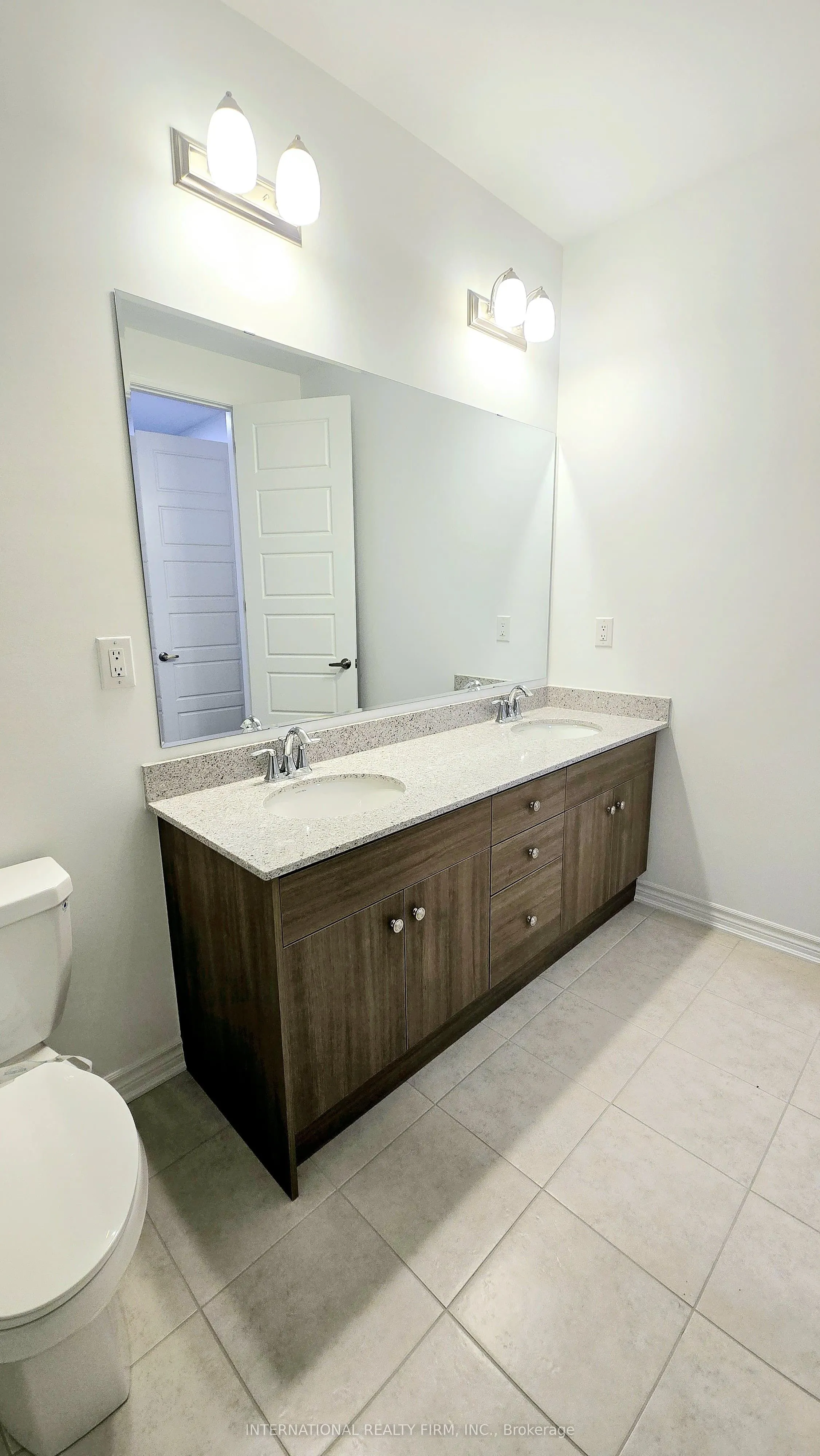 3163 MEADOWRIDGE Drive E