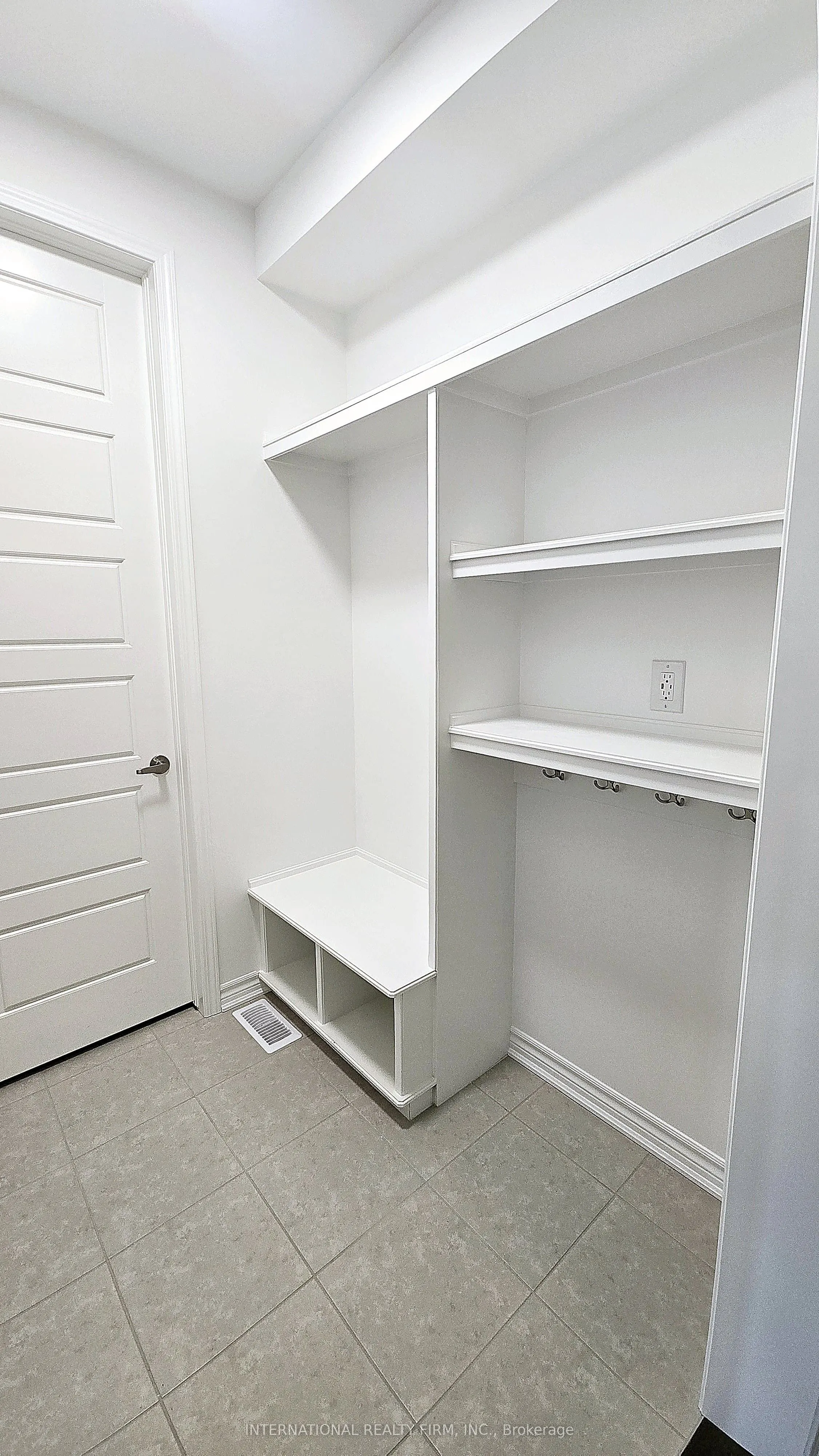 3163 MEADOWRIDGE Drive E