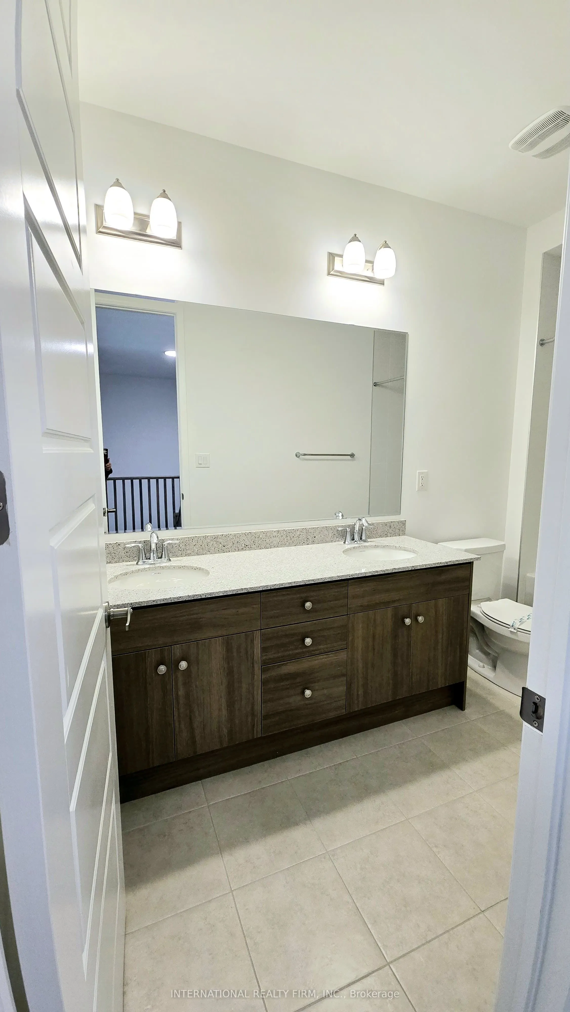 3163 MEADOWRIDGE Drive E