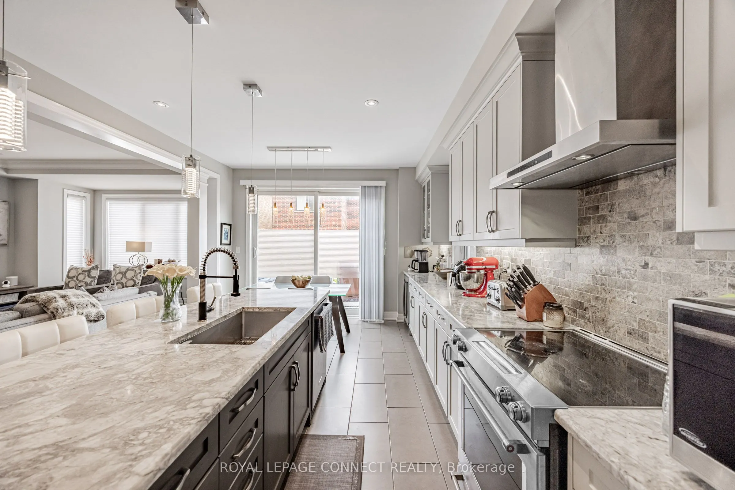 3302 Mintwood Circle