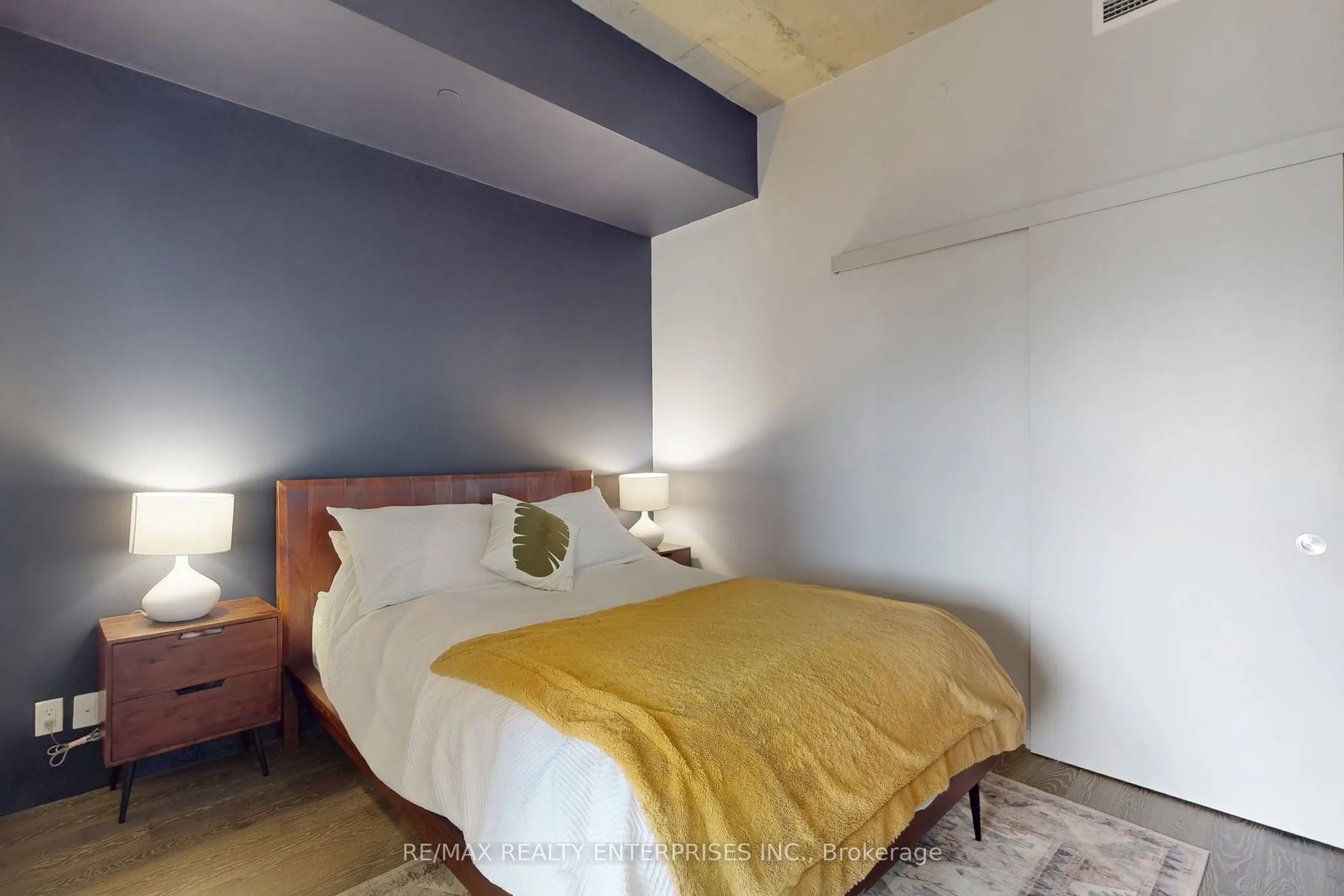 383 Sorauren Avenue, #808