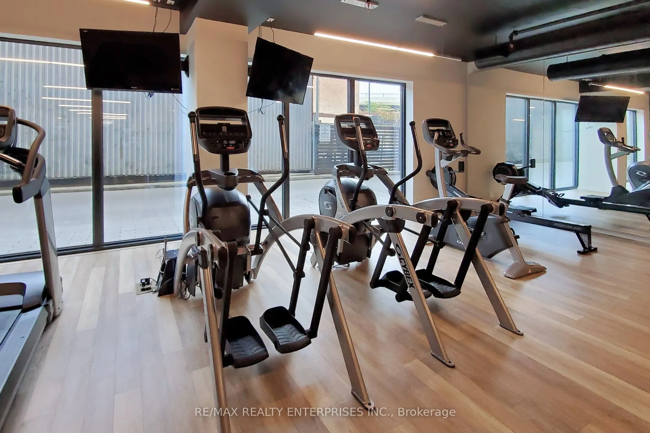 383 Sorauren Avenue, #808