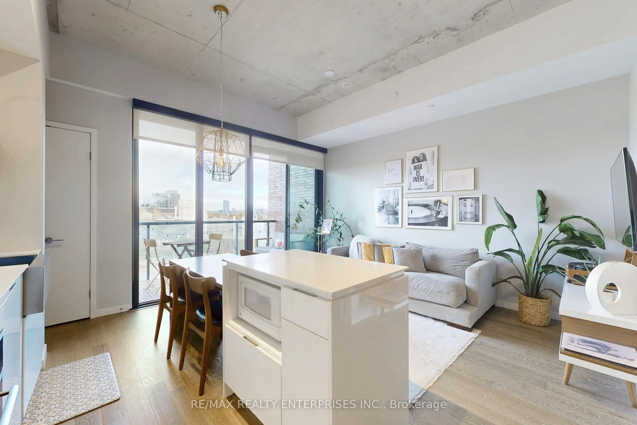 383 Sorauren Avenue, #808