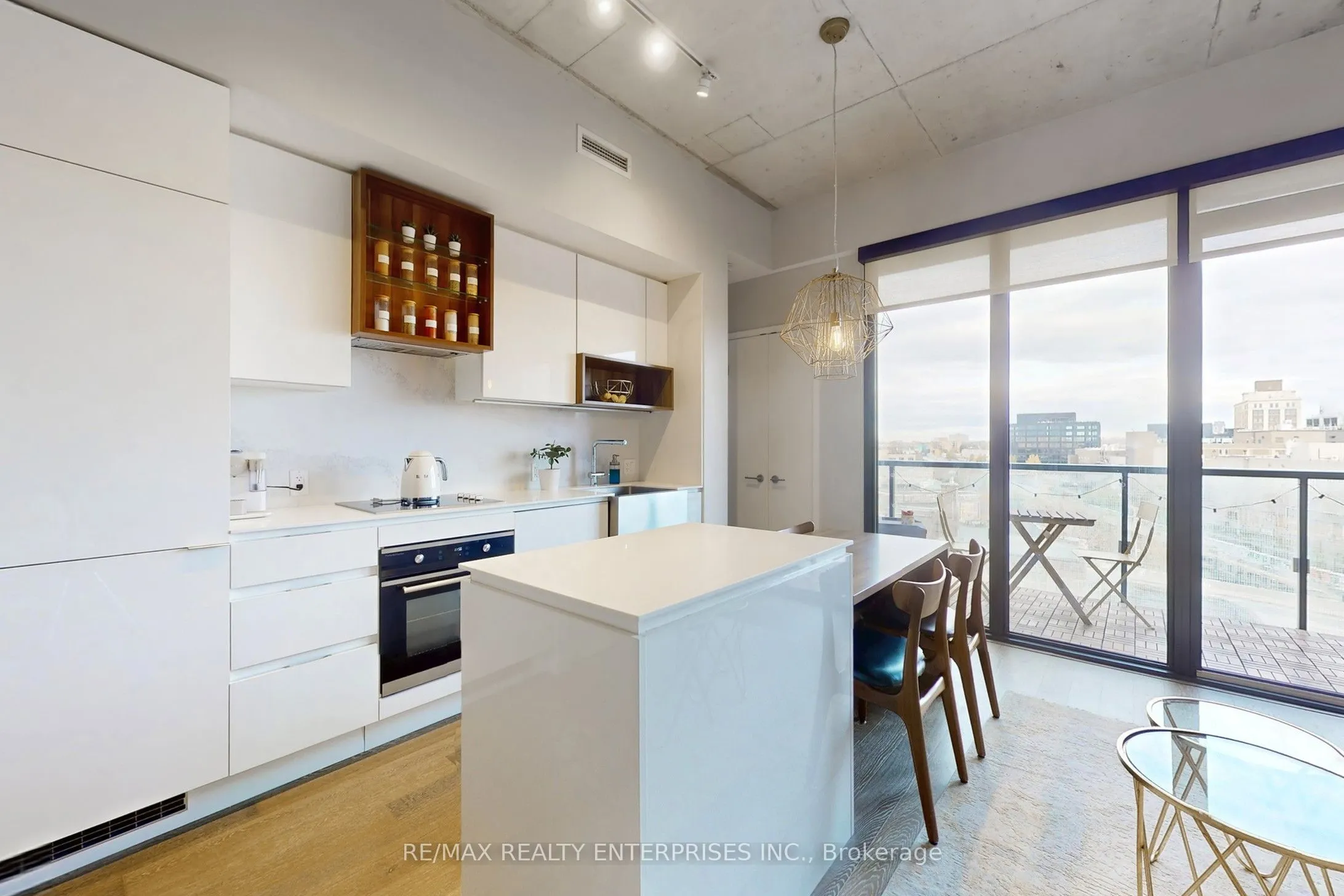 383 Sorauren Avenue, #808