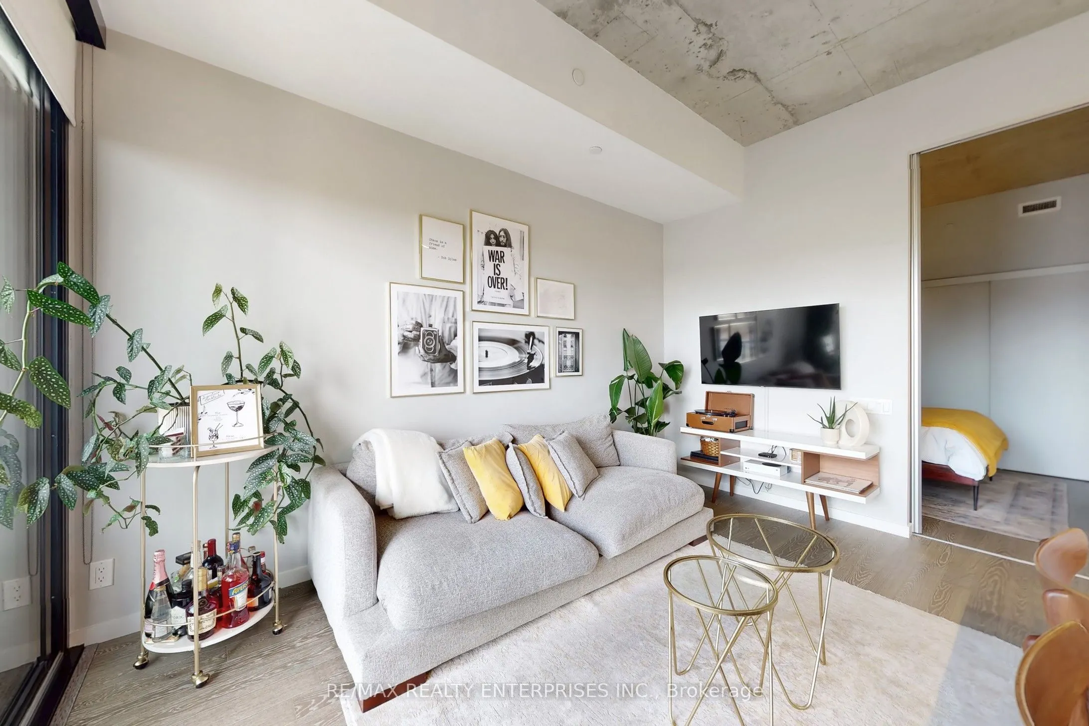 383 Sorauren Avenue, #808