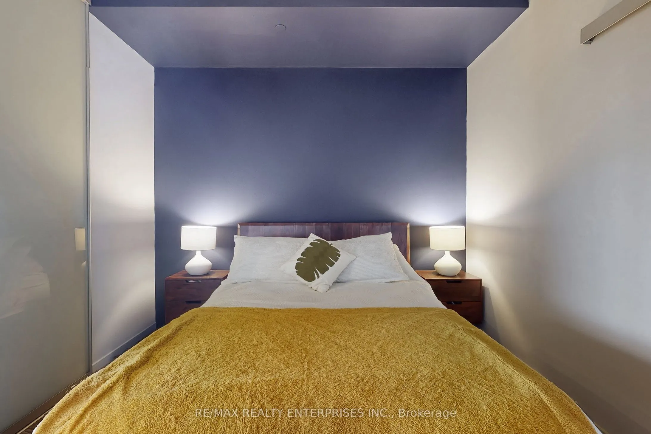 383 Sorauren Avenue, #808