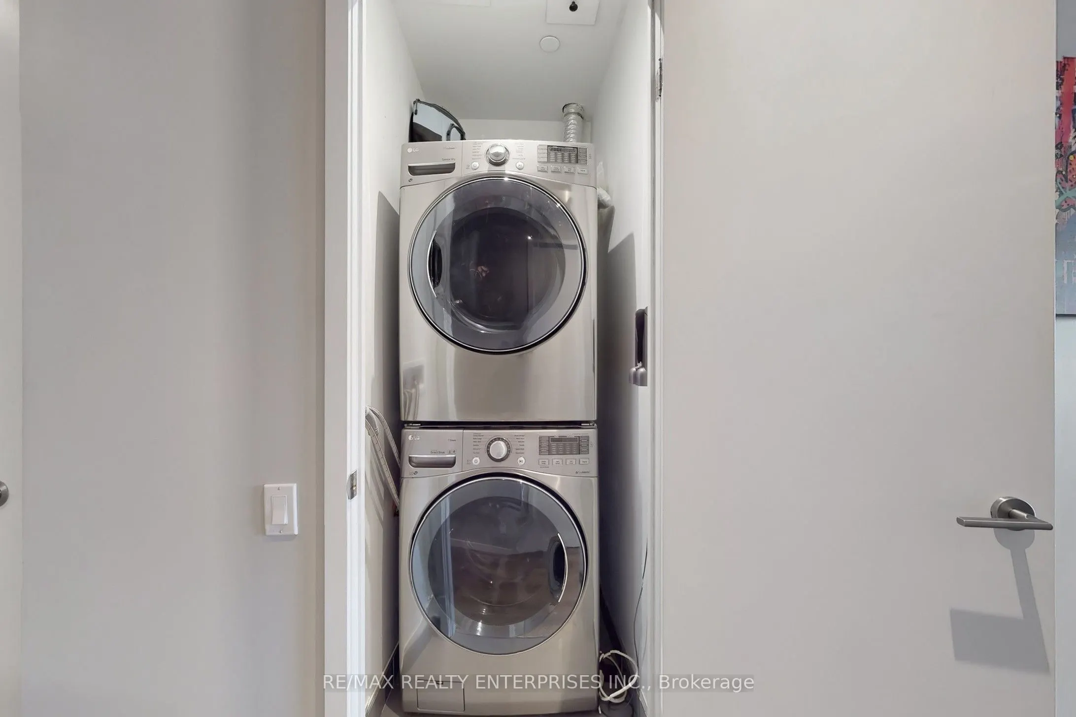 383 Sorauren Avenue, #808