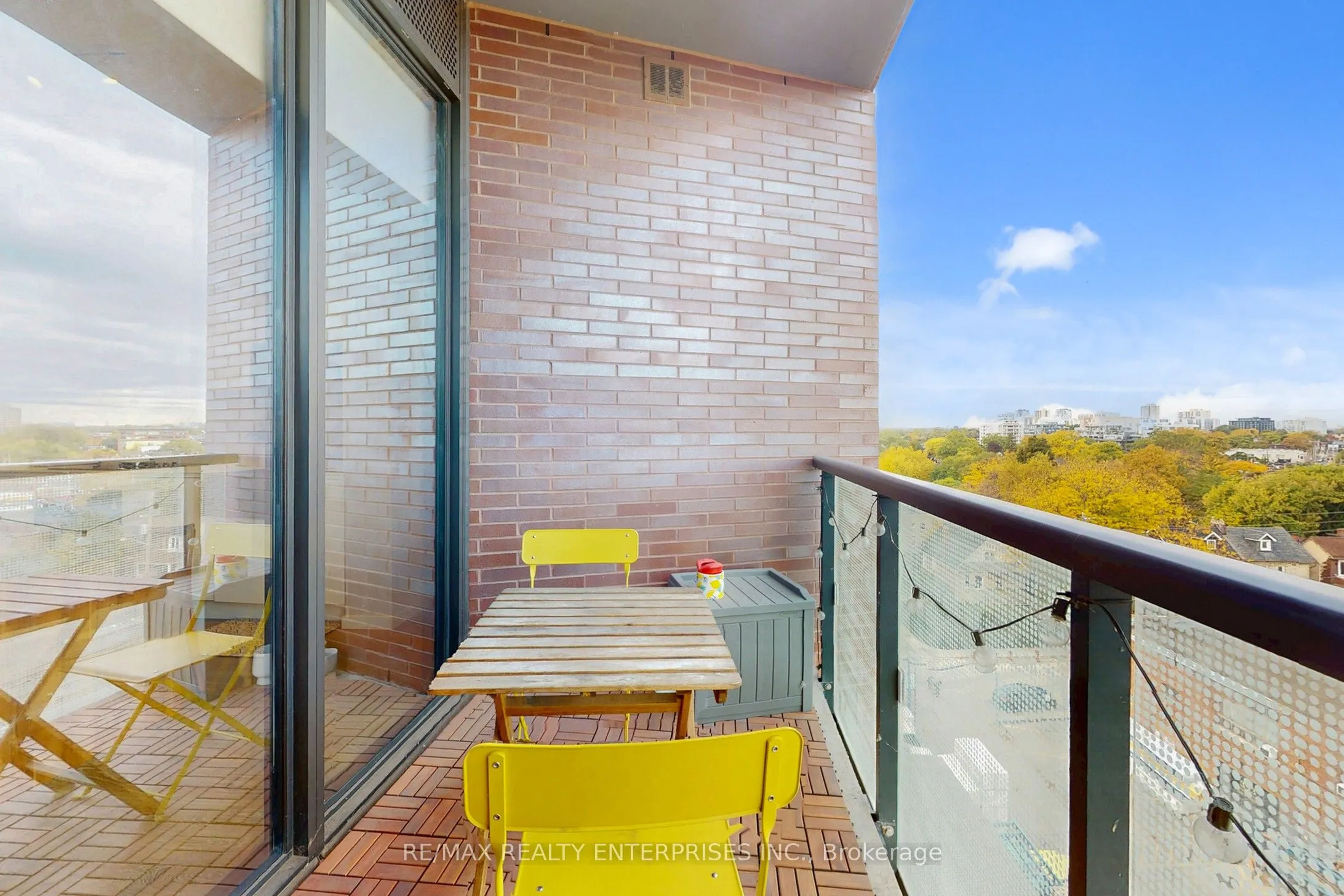 383 Sorauren Avenue, #808