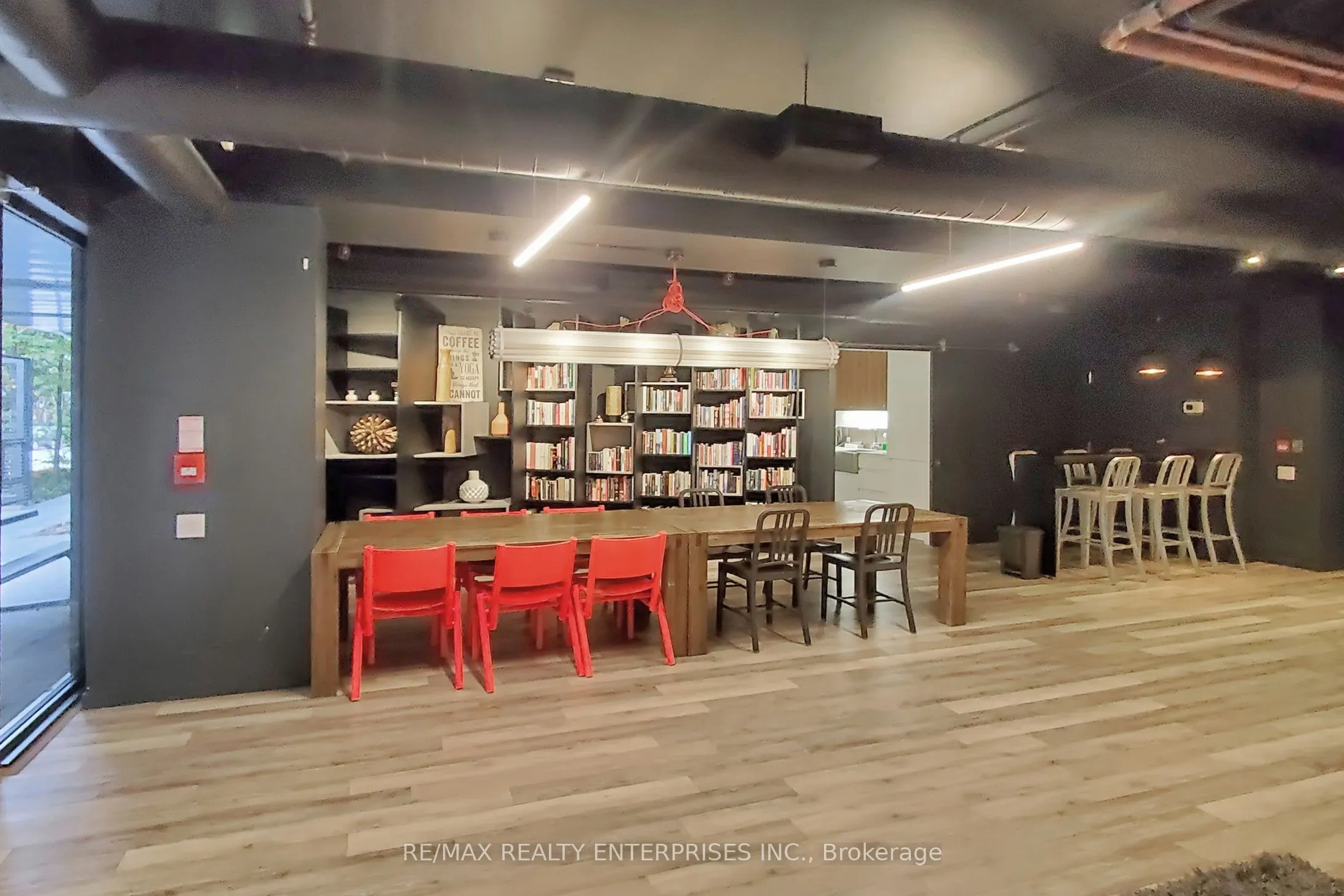 383 Sorauren Avenue, #808