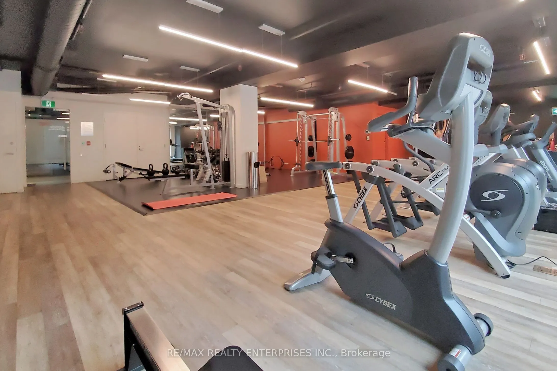 383 Sorauren Avenue, #808