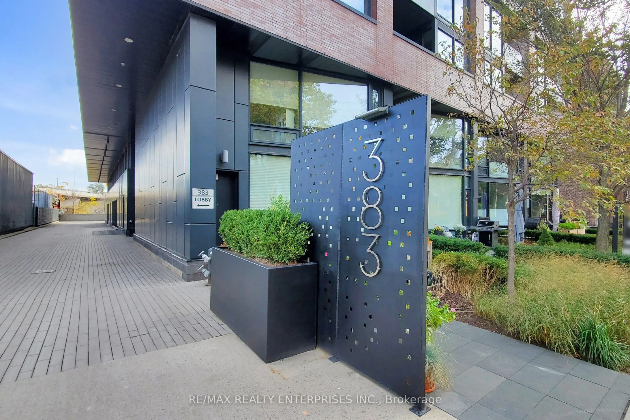 383 Sorauren Avenue, #808