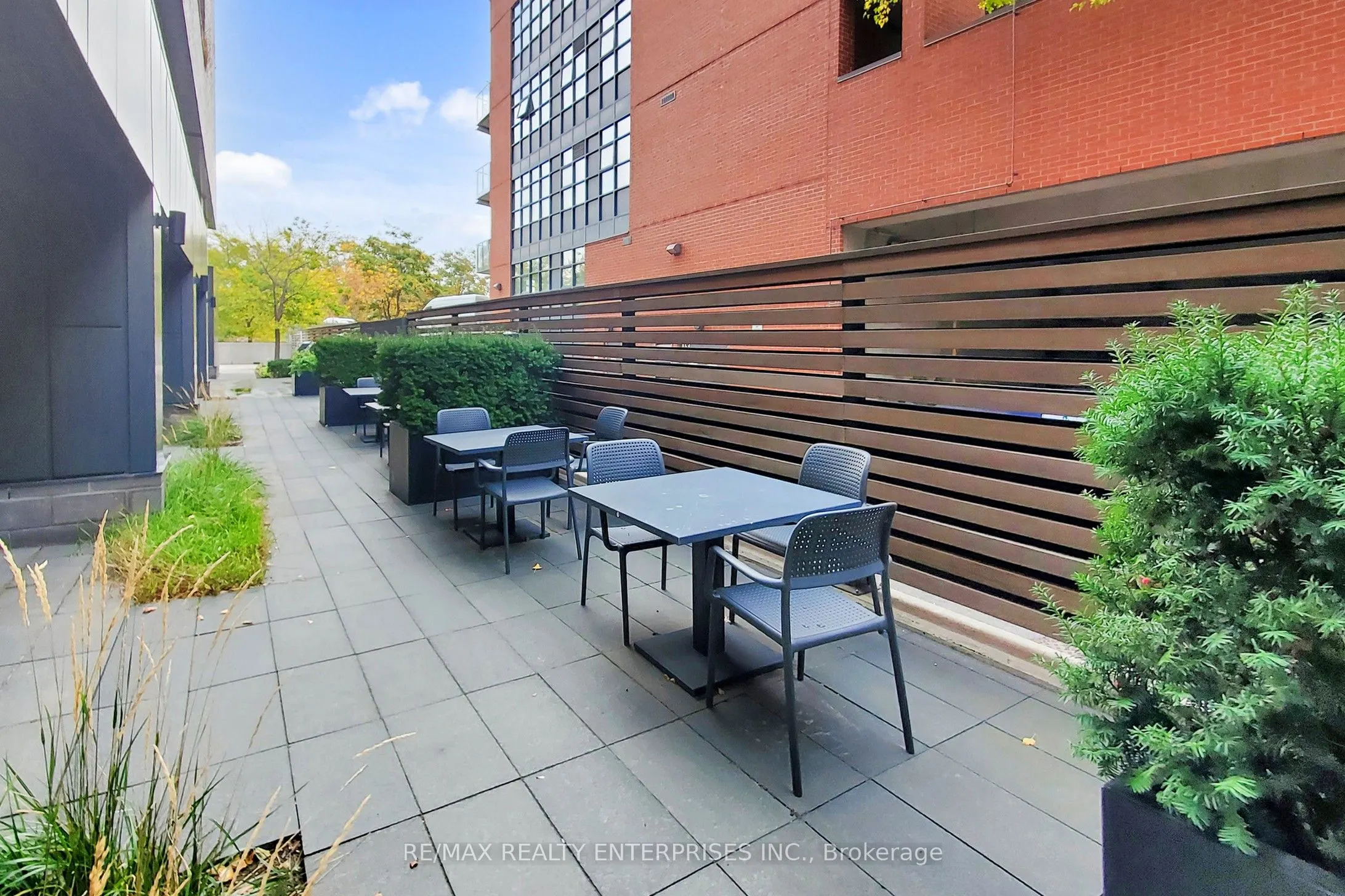 383 Sorauren Avenue, #808