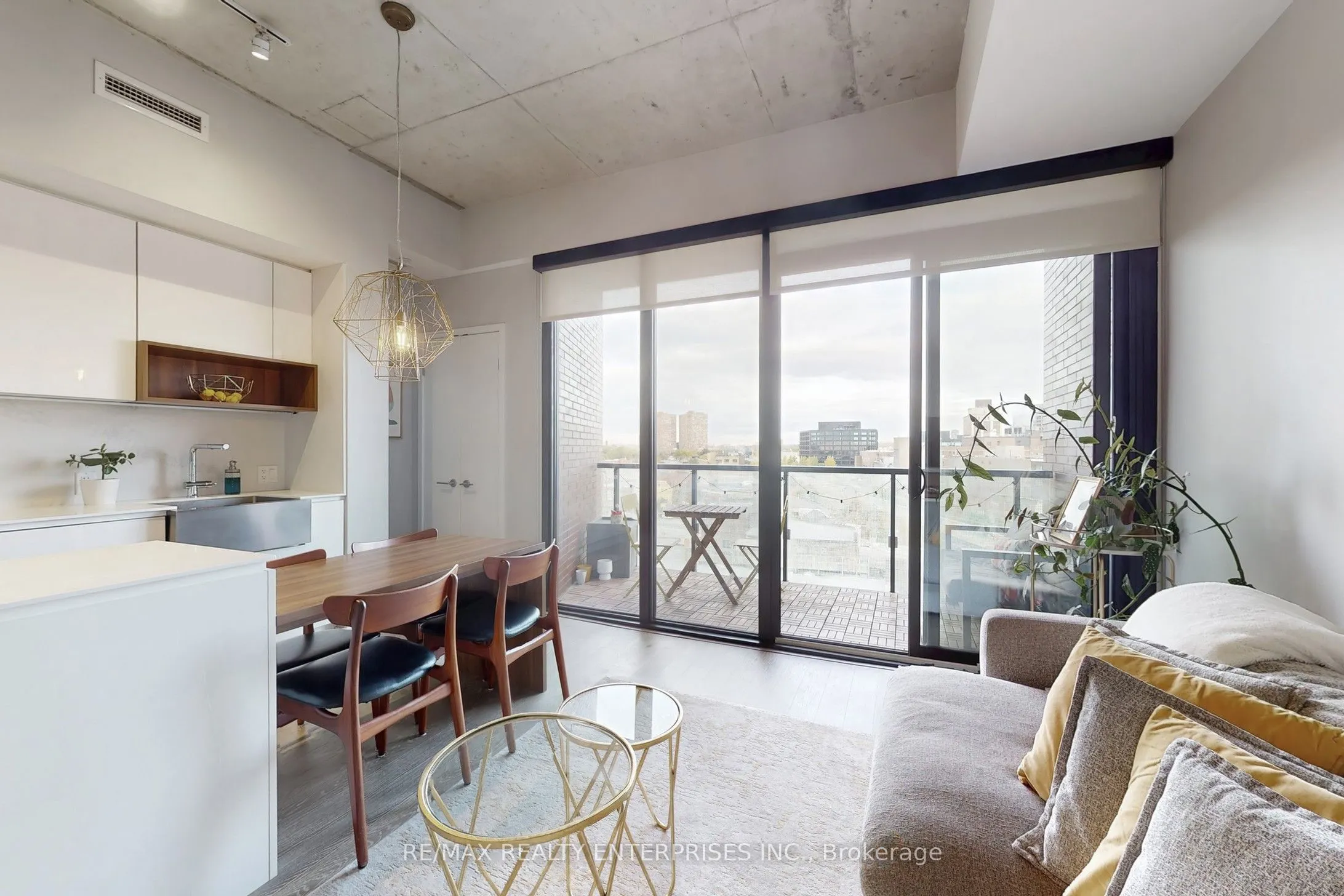 383 Sorauren Avenue, #808