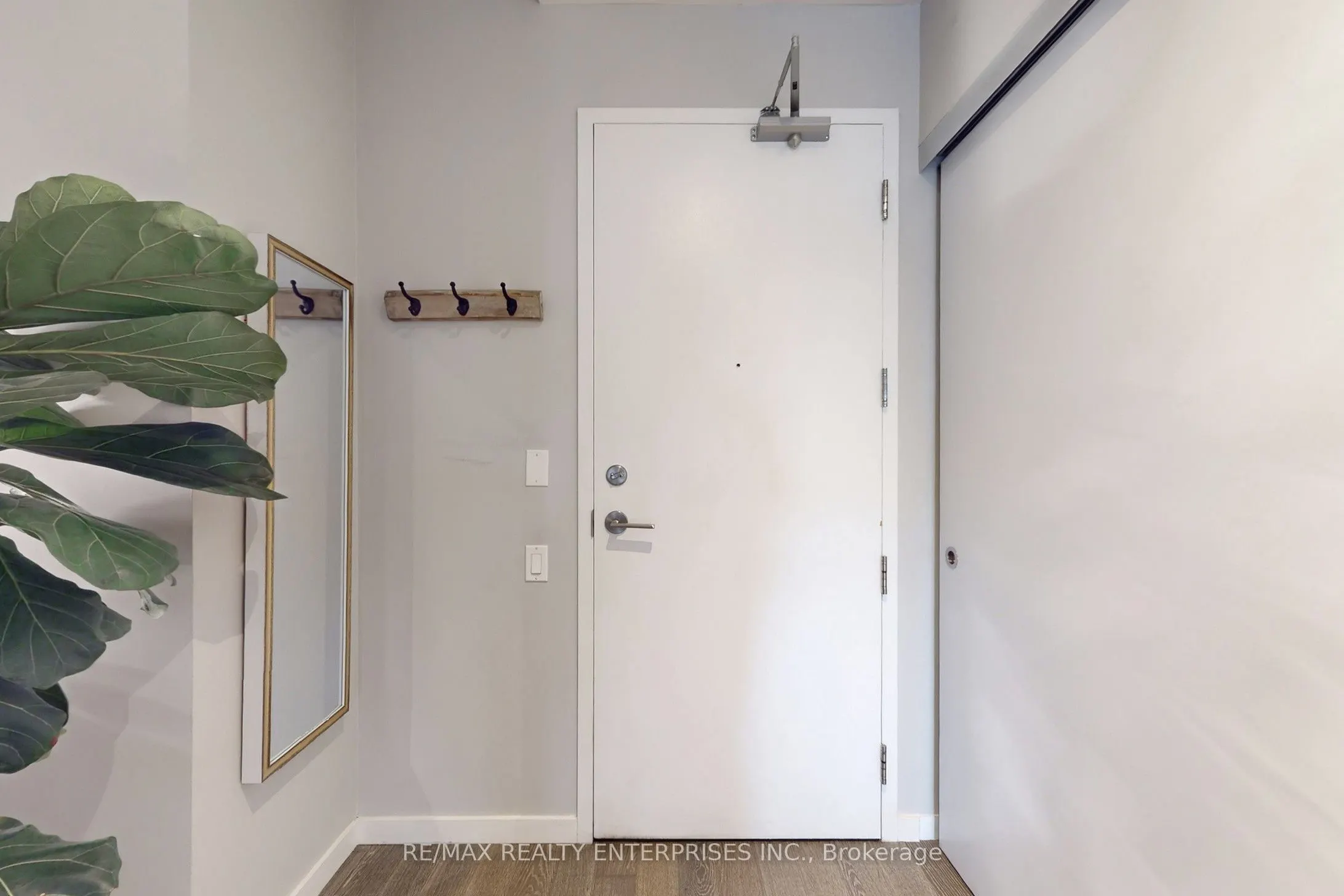 383 Sorauren Avenue, #808