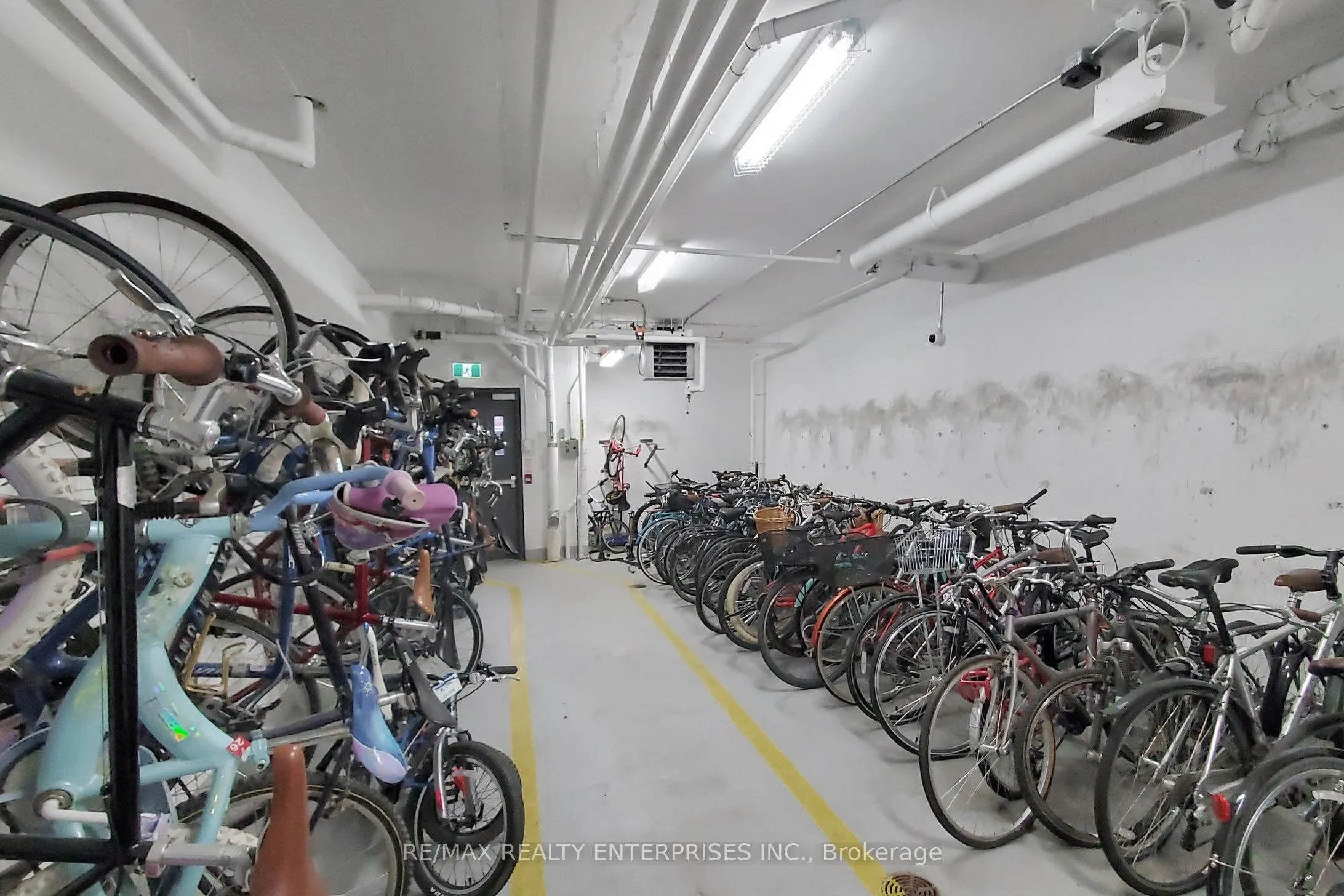 383 Sorauren Avenue, #808