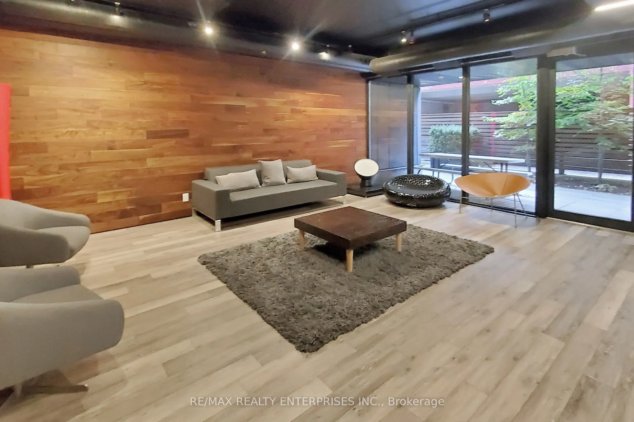 383 Sorauren Avenue, #808