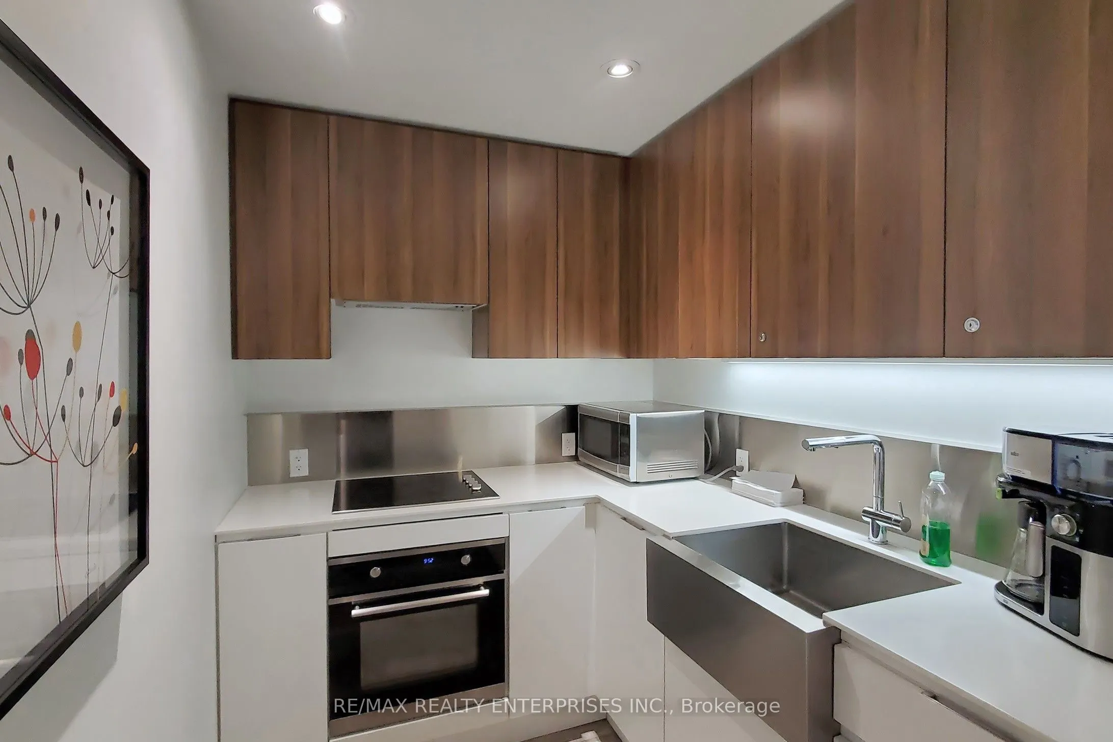 383 Sorauren Avenue, #808