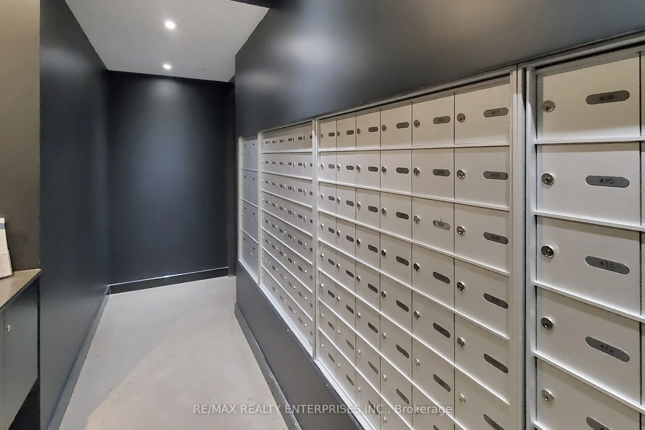 383 Sorauren Avenue, #808