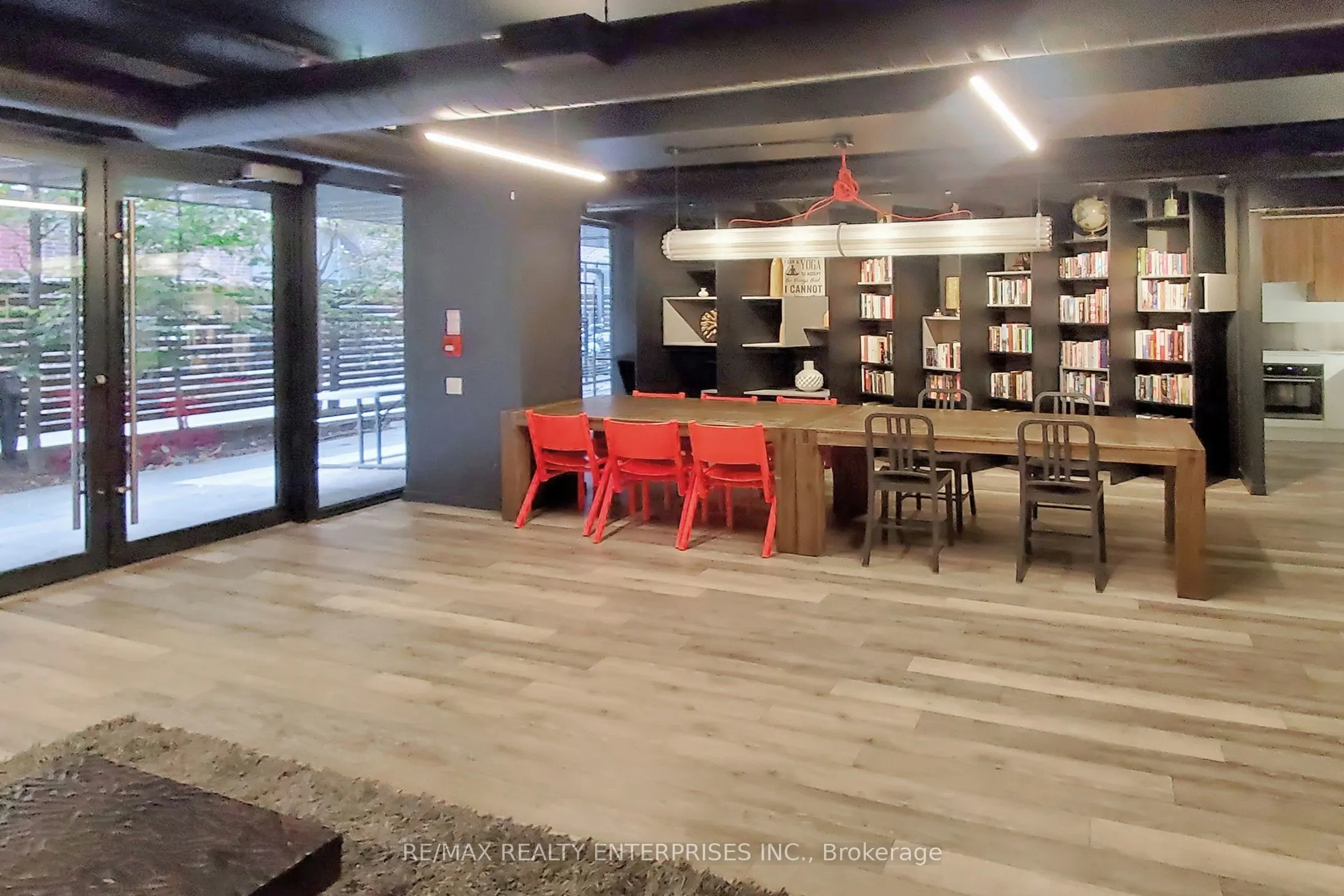 383 Sorauren Avenue, #808