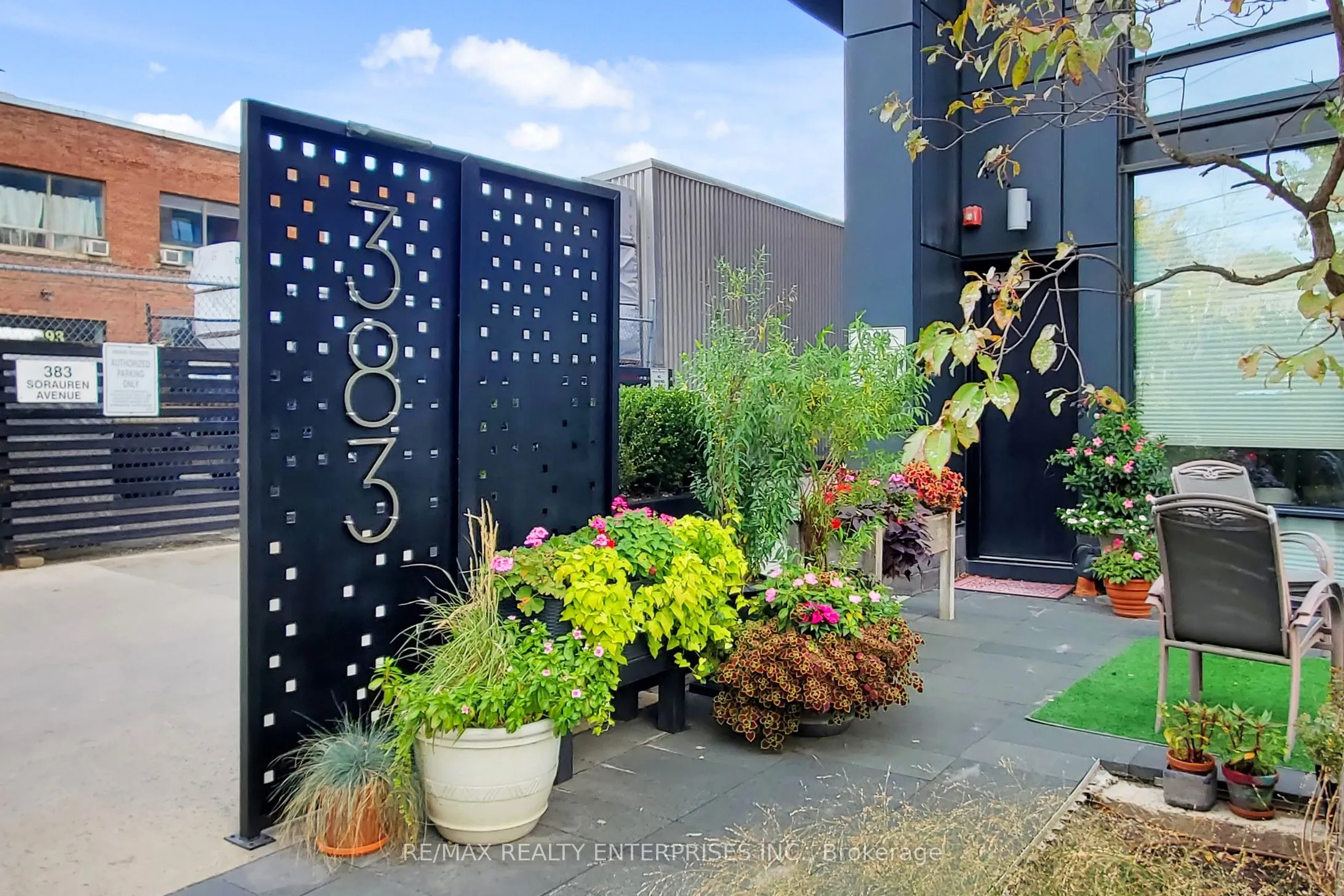 383 Sorauren Avenue, #808