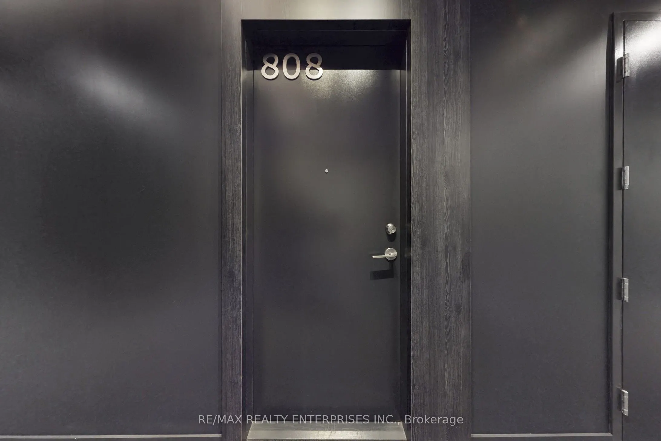 383 Sorauren Avenue, #808