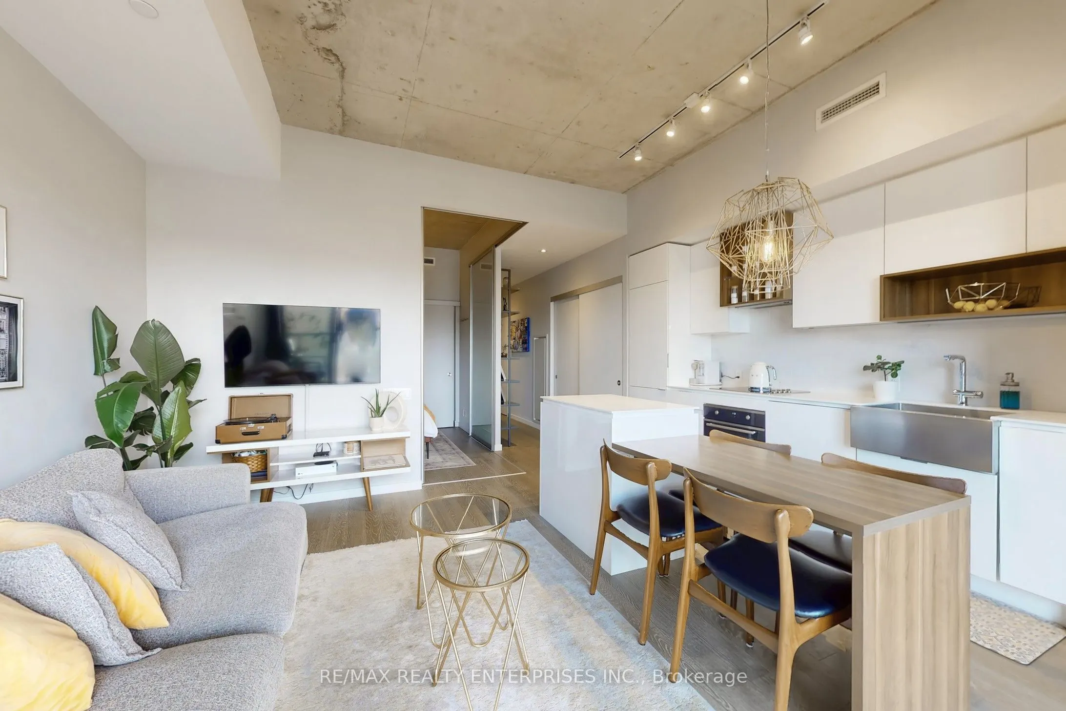 383 Sorauren Avenue, #808