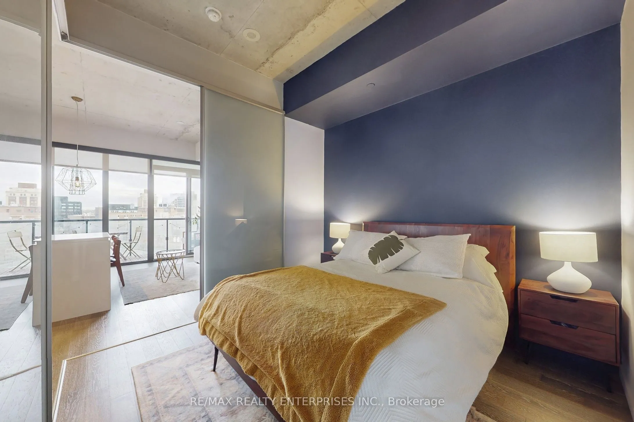 383 Sorauren Avenue, #808