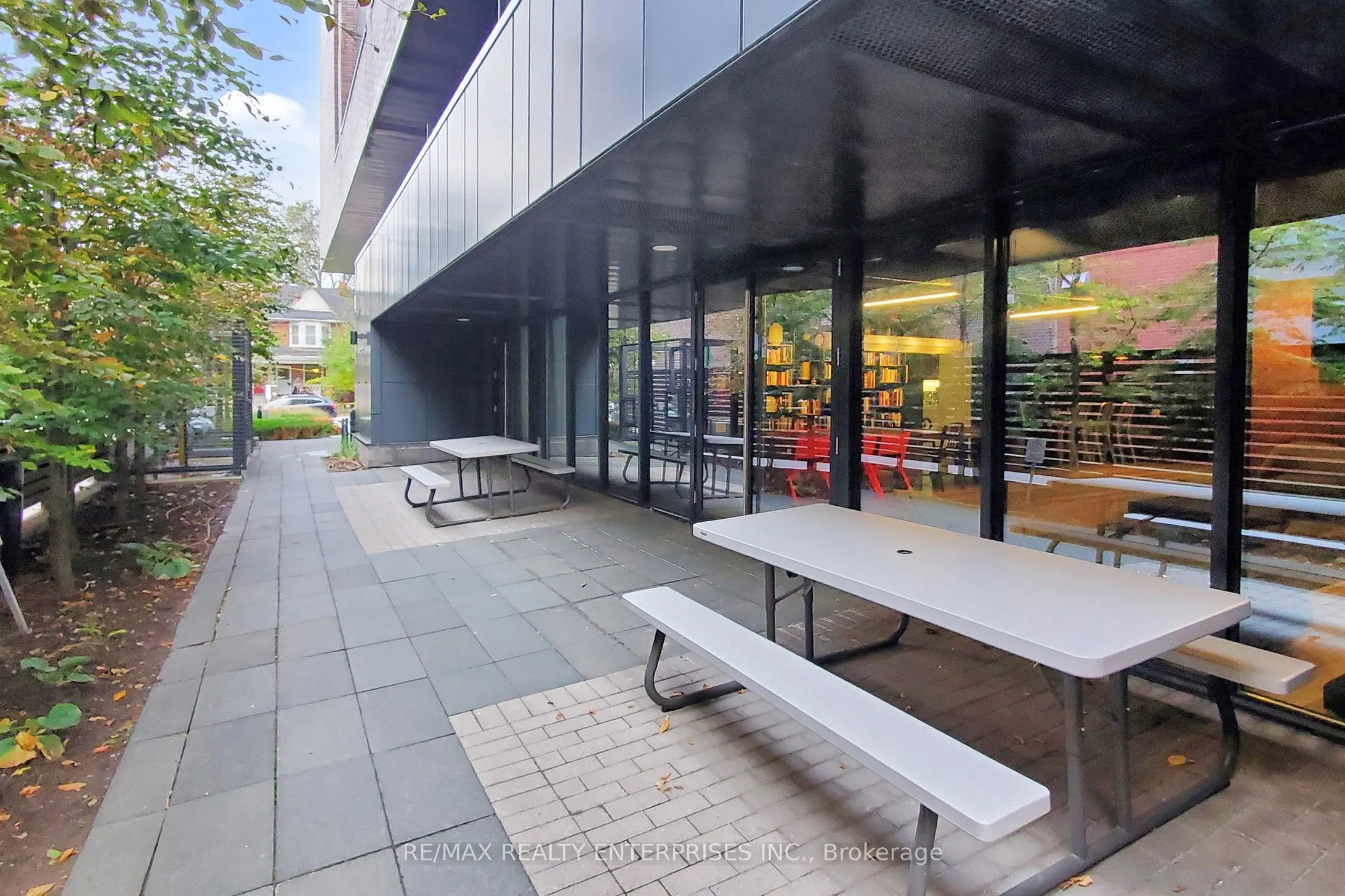 383 Sorauren Avenue, #808