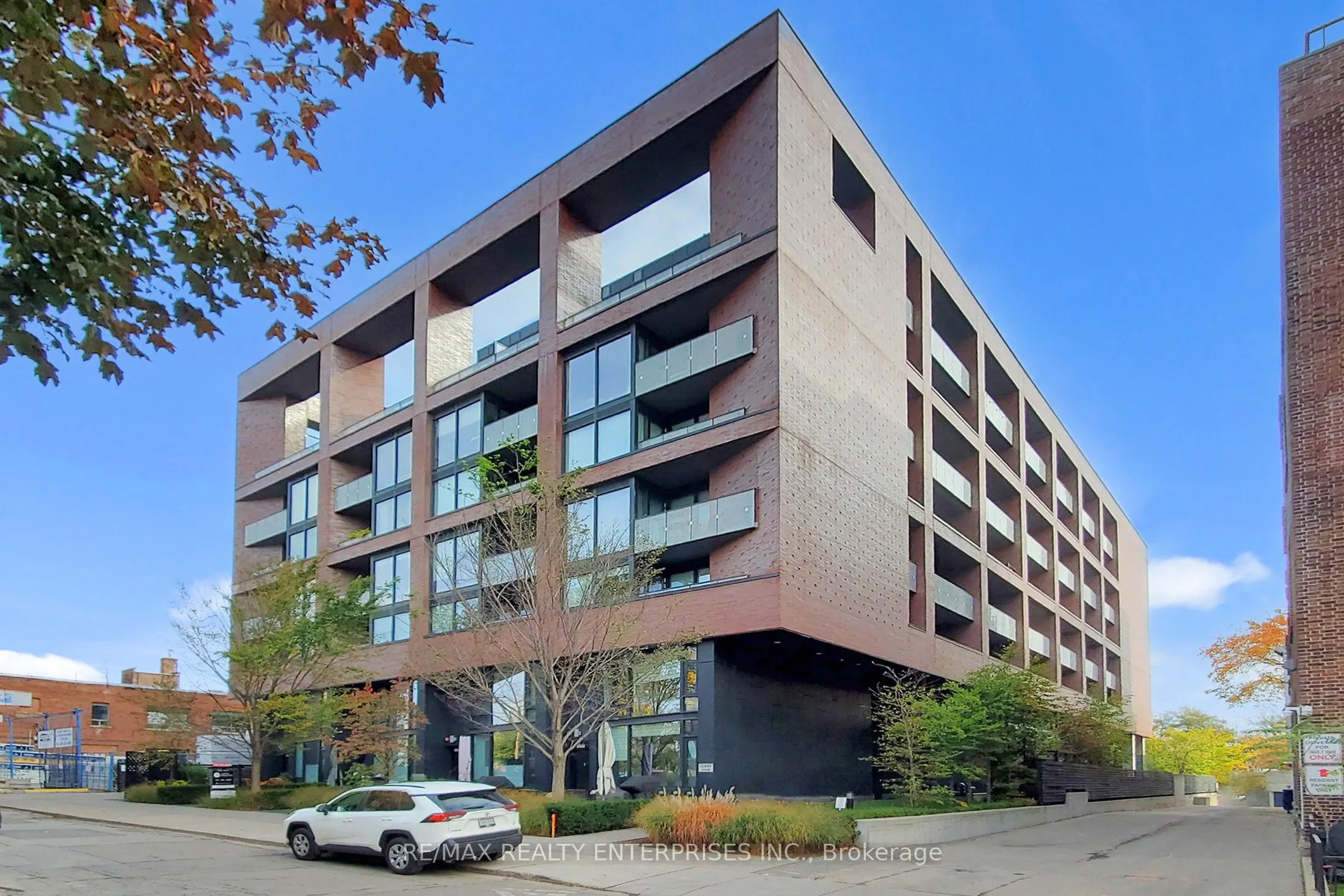 383 Sorauren Avenue, #808