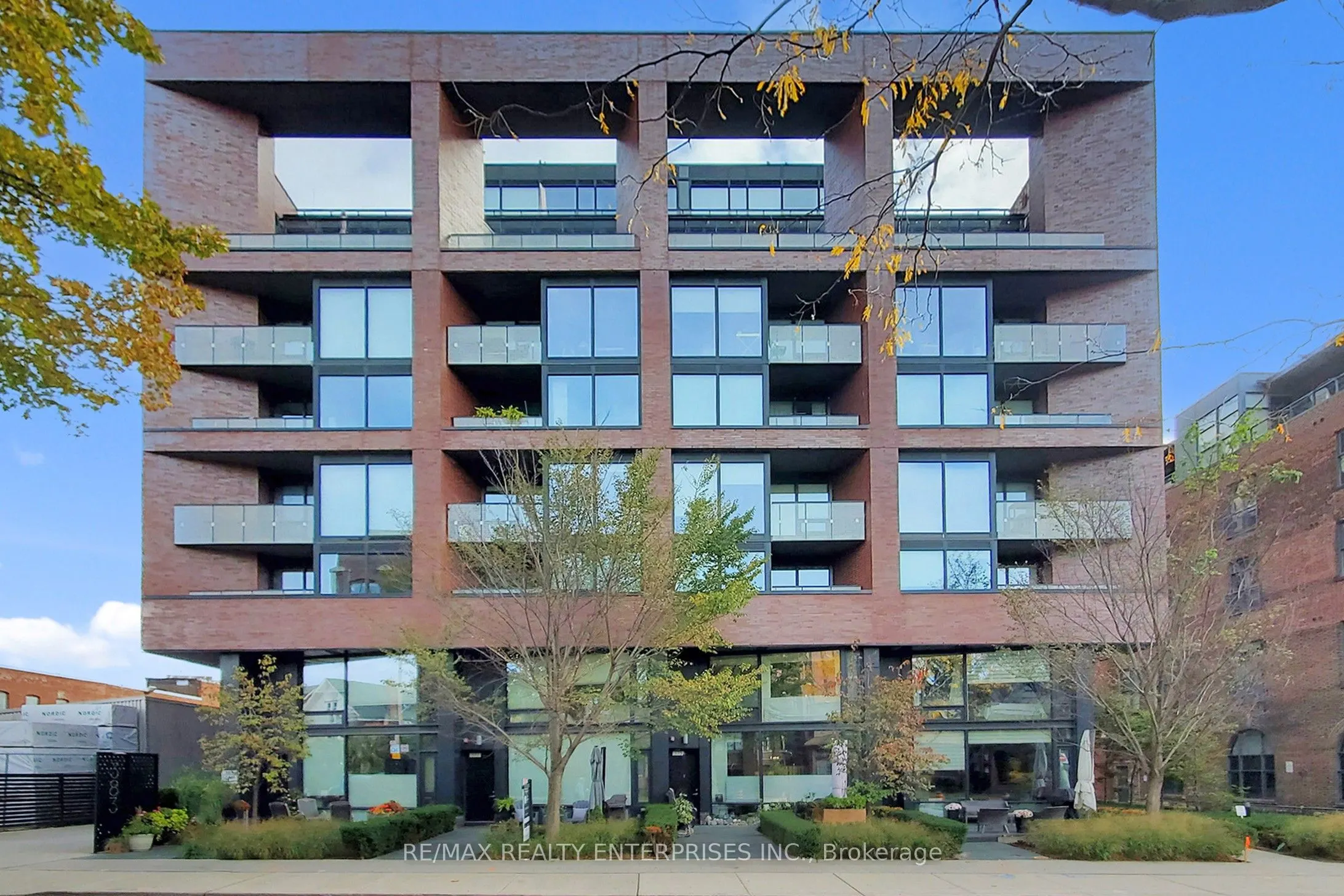 383 Sorauren Avenue, #808