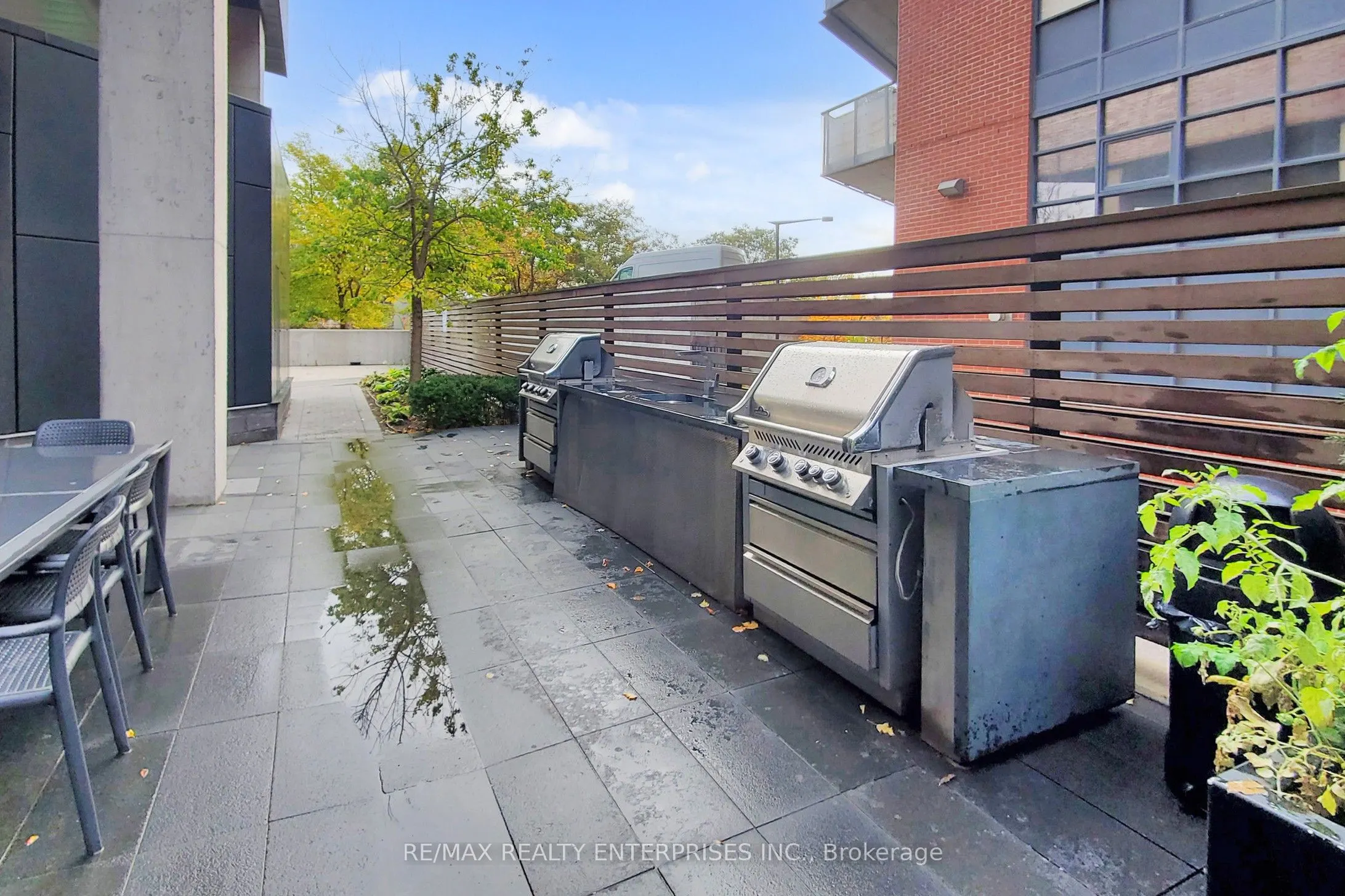 383 Sorauren Avenue, #808