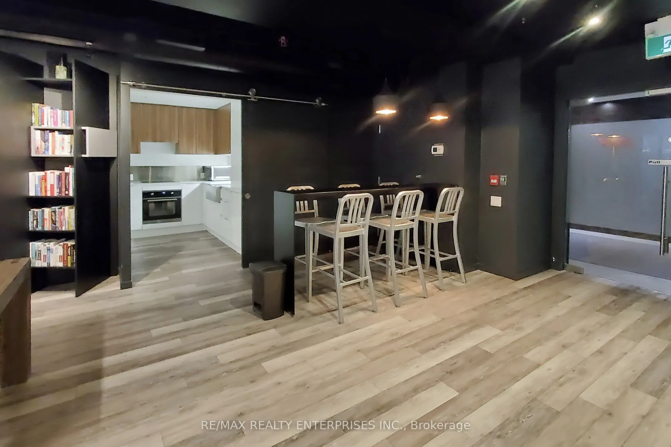 383 Sorauren Avenue, #808