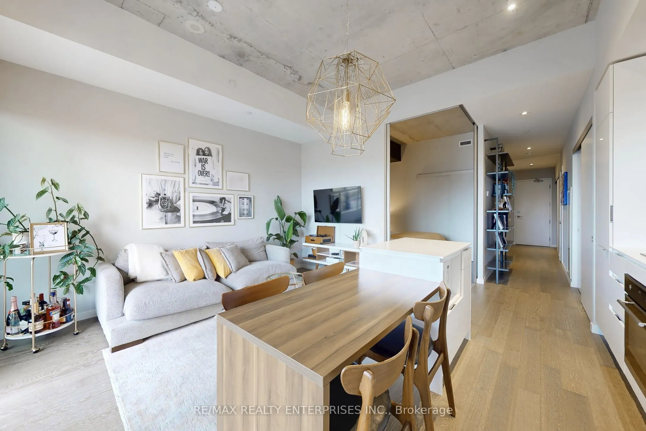 383 Sorauren Avenue, #808