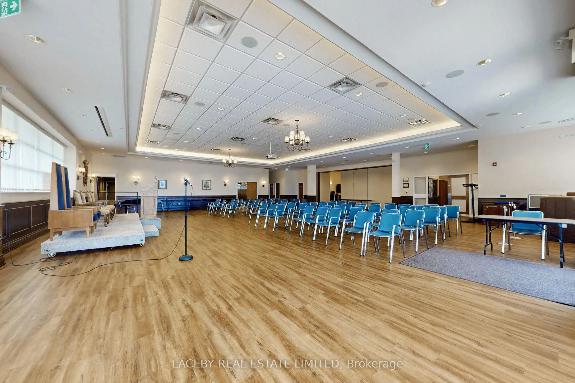 126 Queens Plate Drive, #15