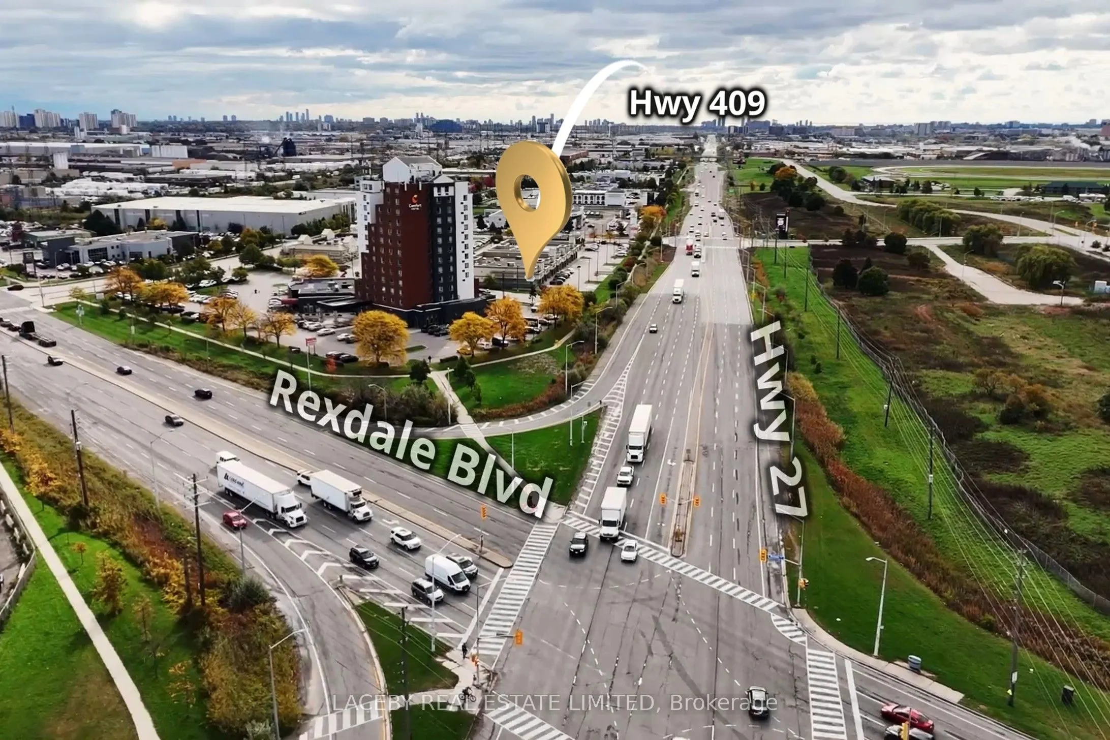 126 Queens Plate Drive, #15