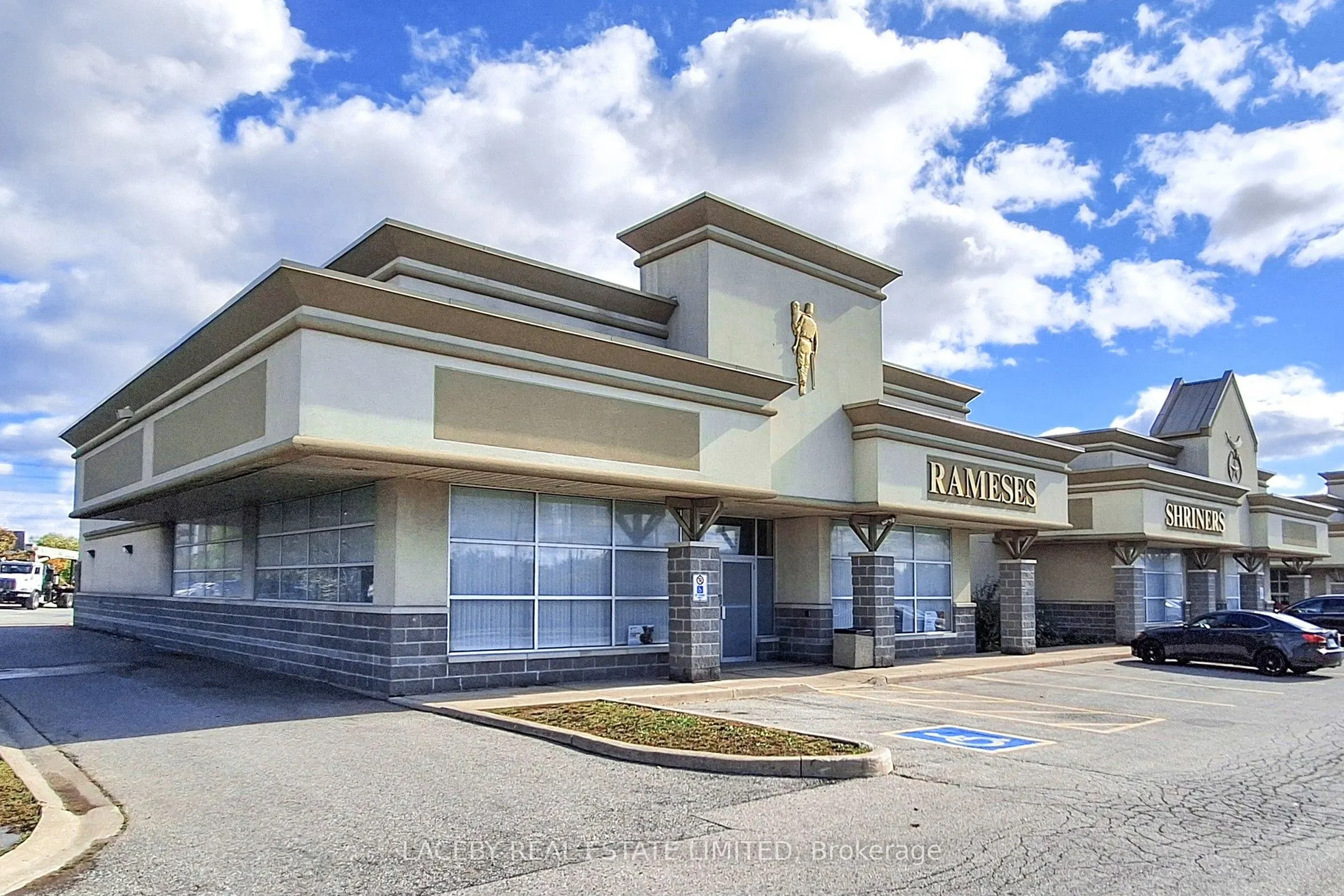 126 Queens Plate Drive, #15