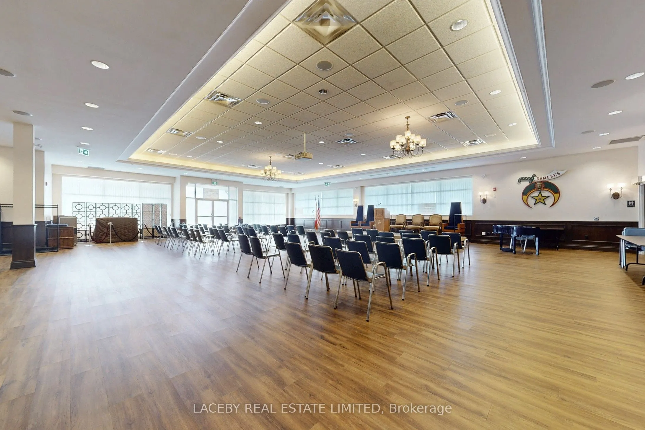 126 Queens Plate Drive, #15