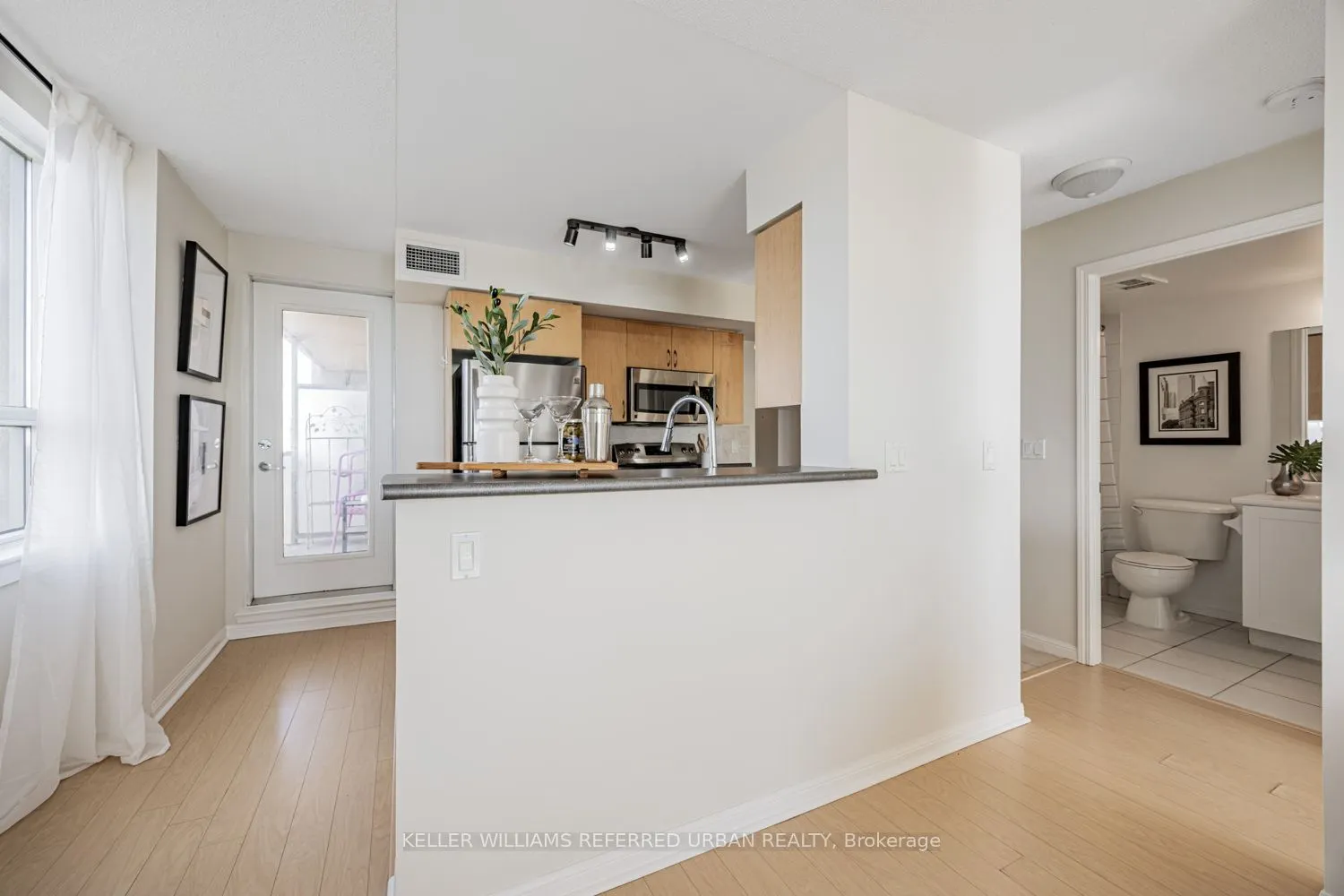 4 Elsinore Path, #511