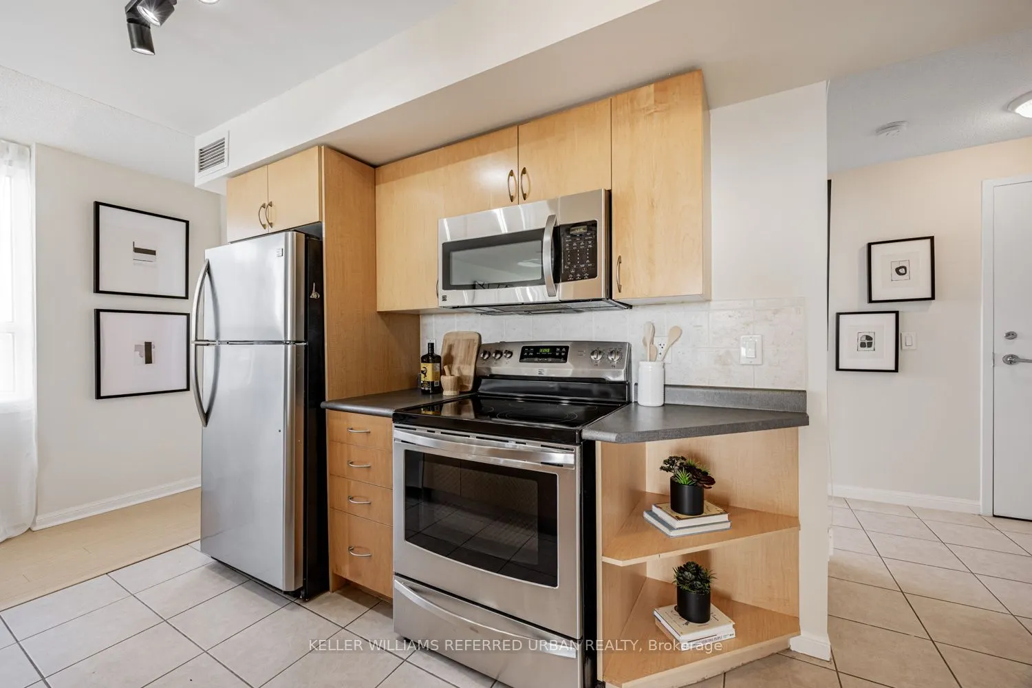 4 Elsinore Path, #511