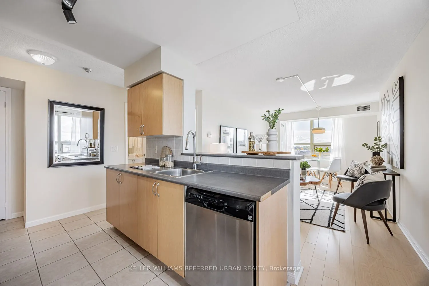 4 Elsinore Path, #511