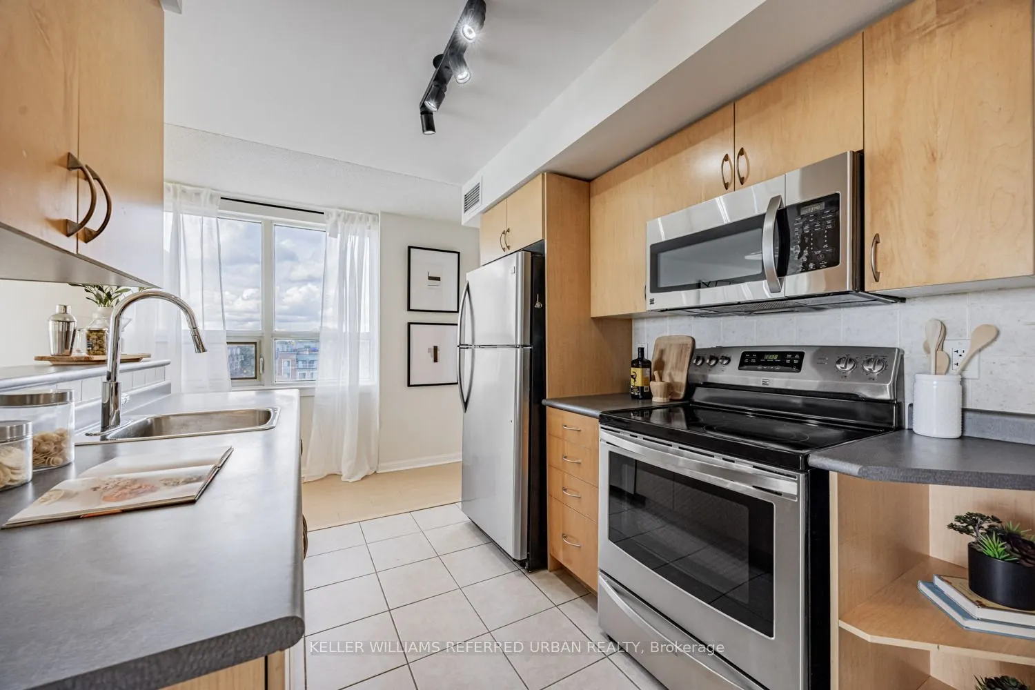 4 Elsinore Path, #511