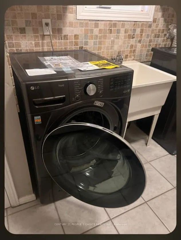 1575 Sir Monty's Drive