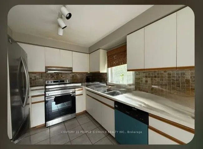 1575 Sir Monty's Drive