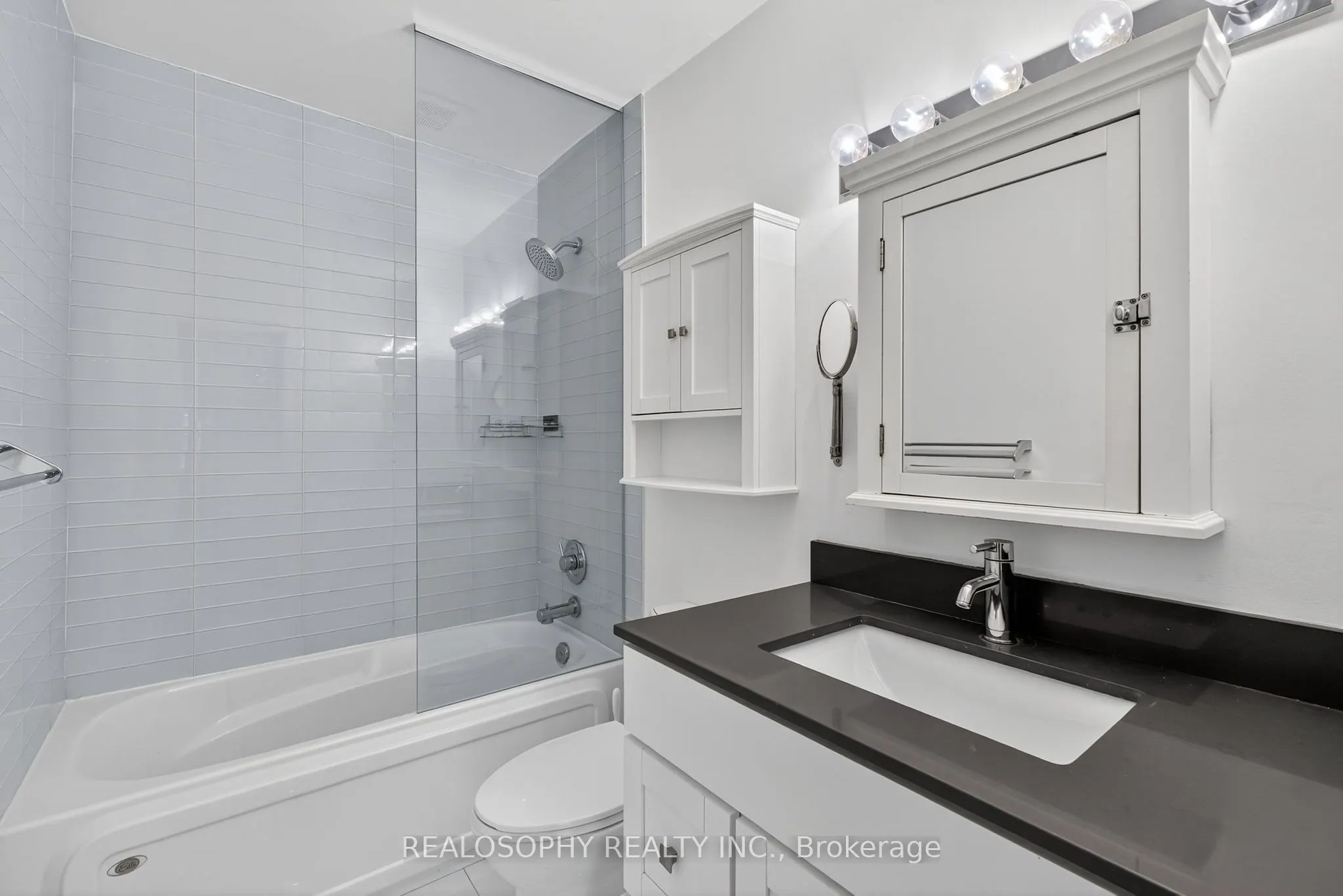 15 Elizabeth Street N, #905