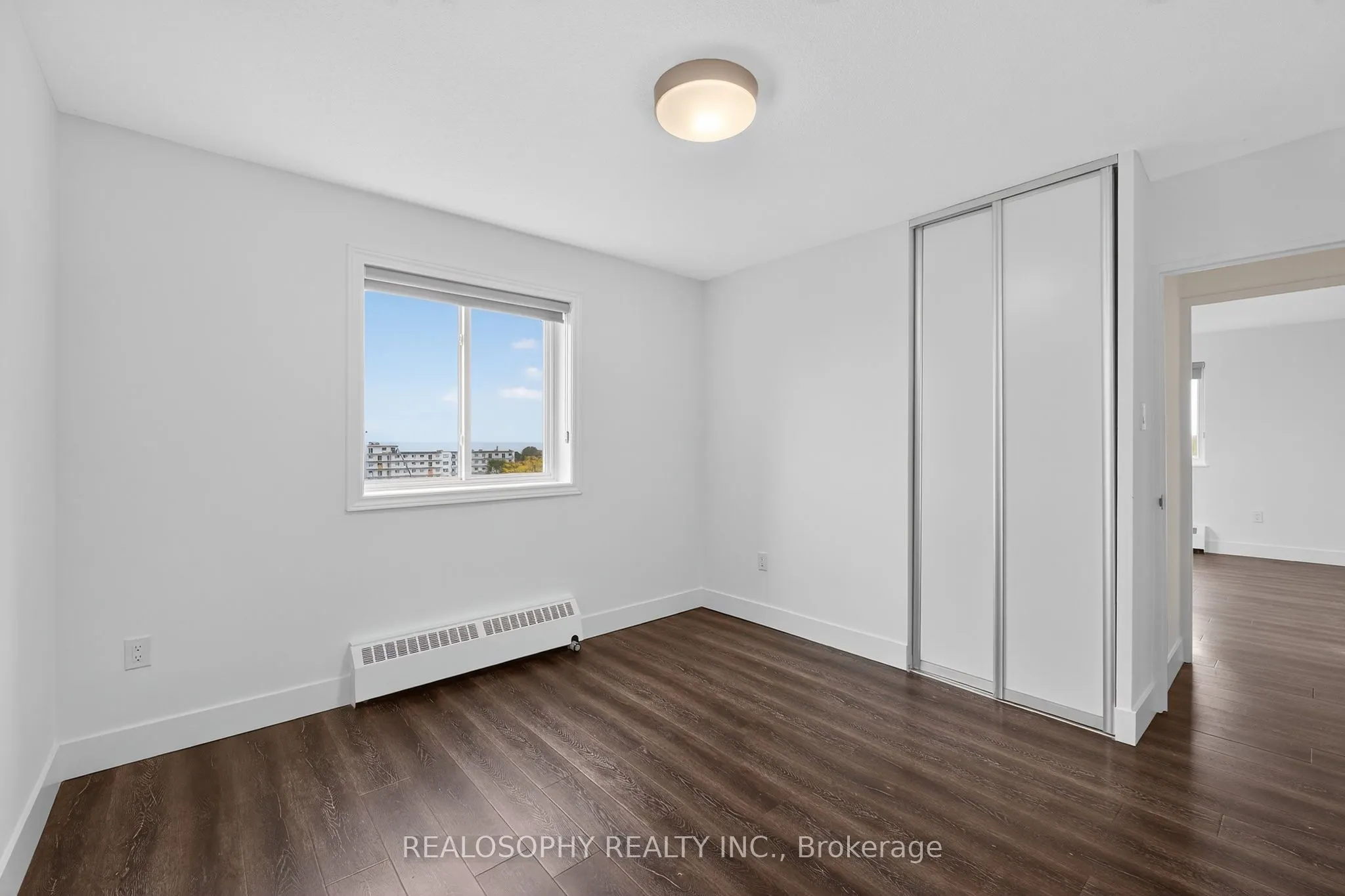 15 Elizabeth Street N, #905