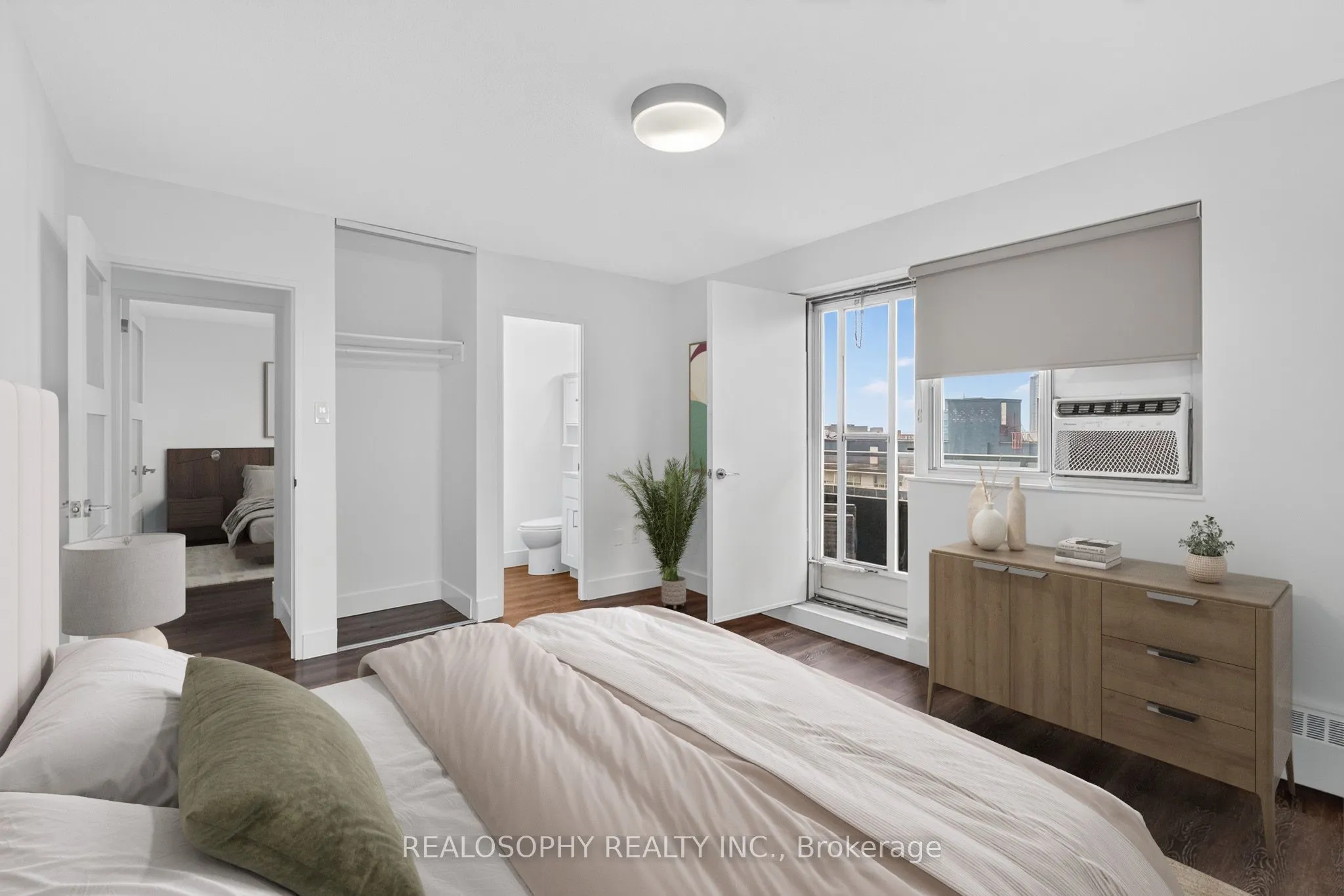 15 Elizabeth Street N, #905