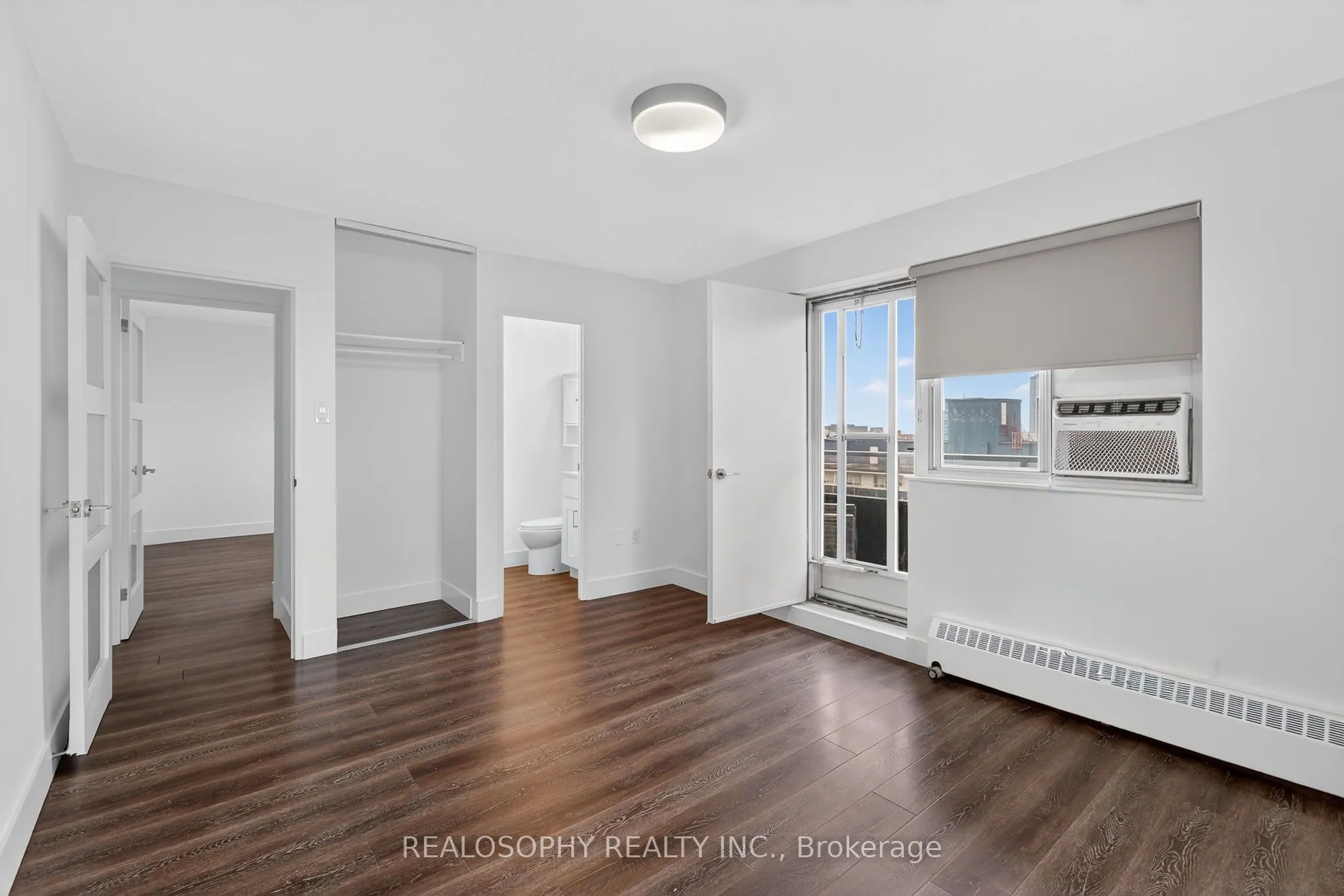 15 Elizabeth Street N, #905