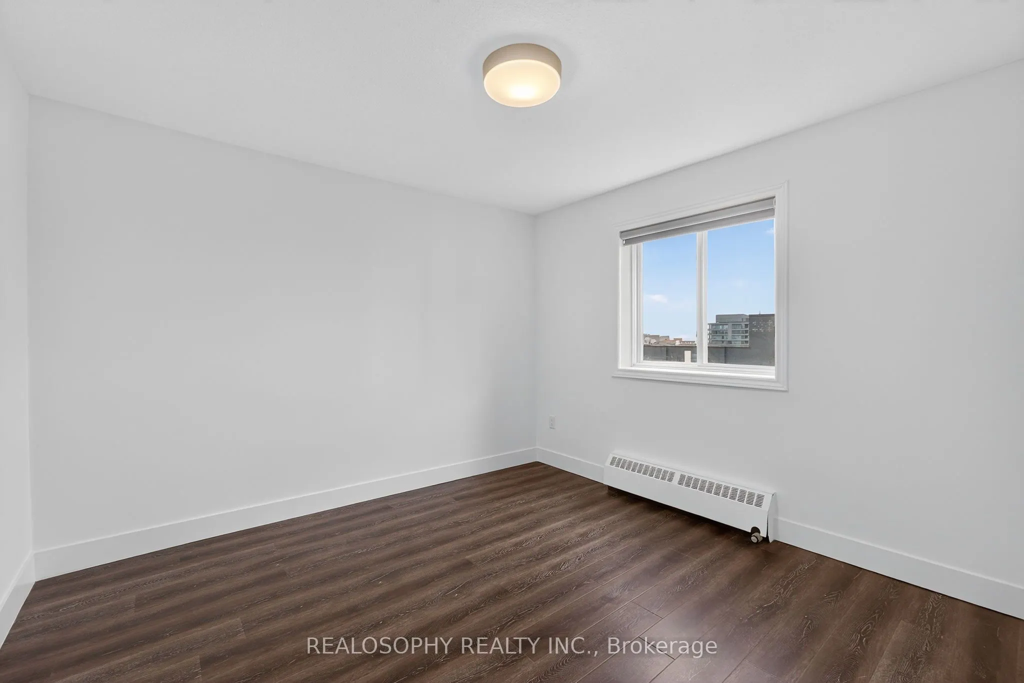 15 Elizabeth Street N, #905